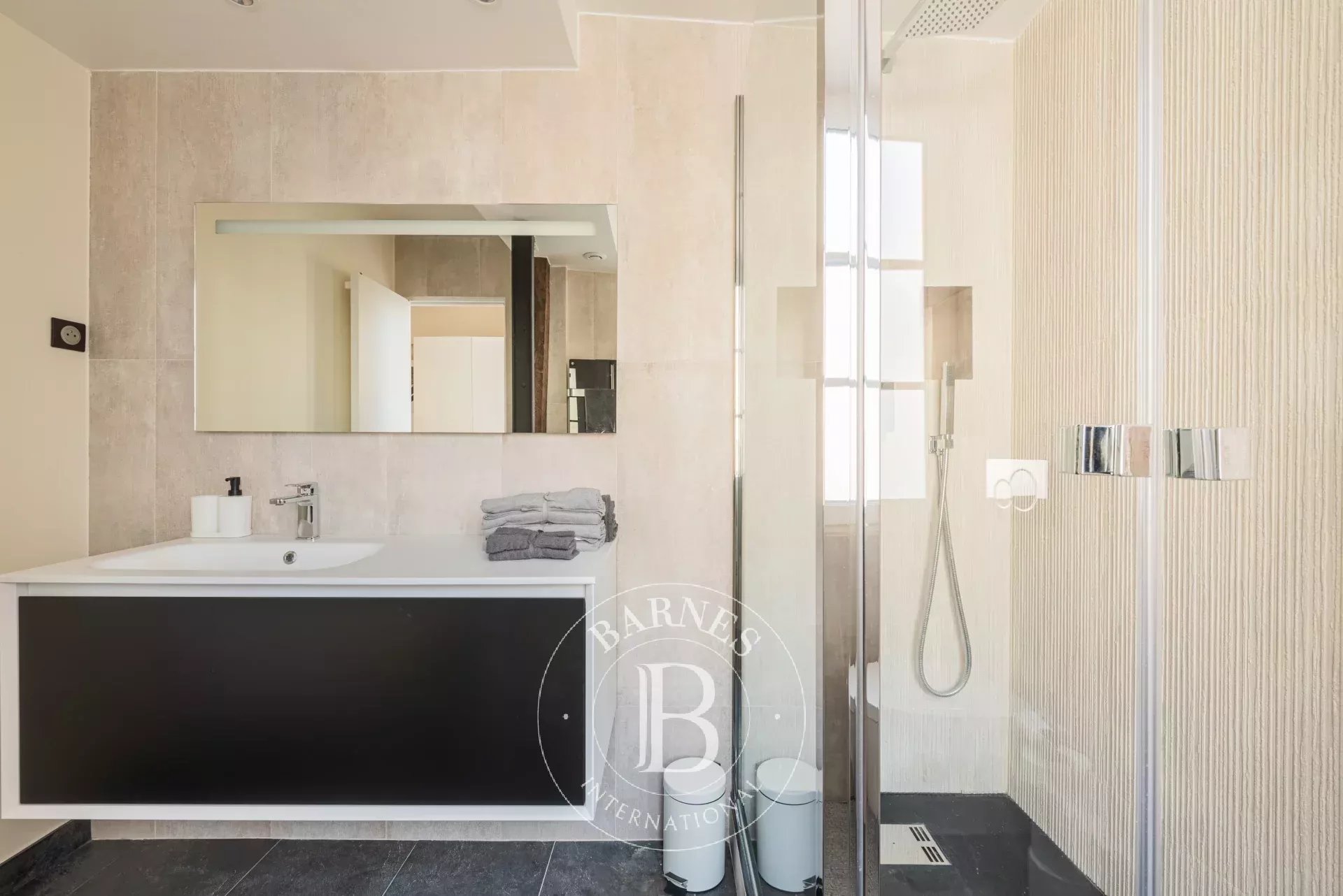 Daire Paris 3ème - picture 9