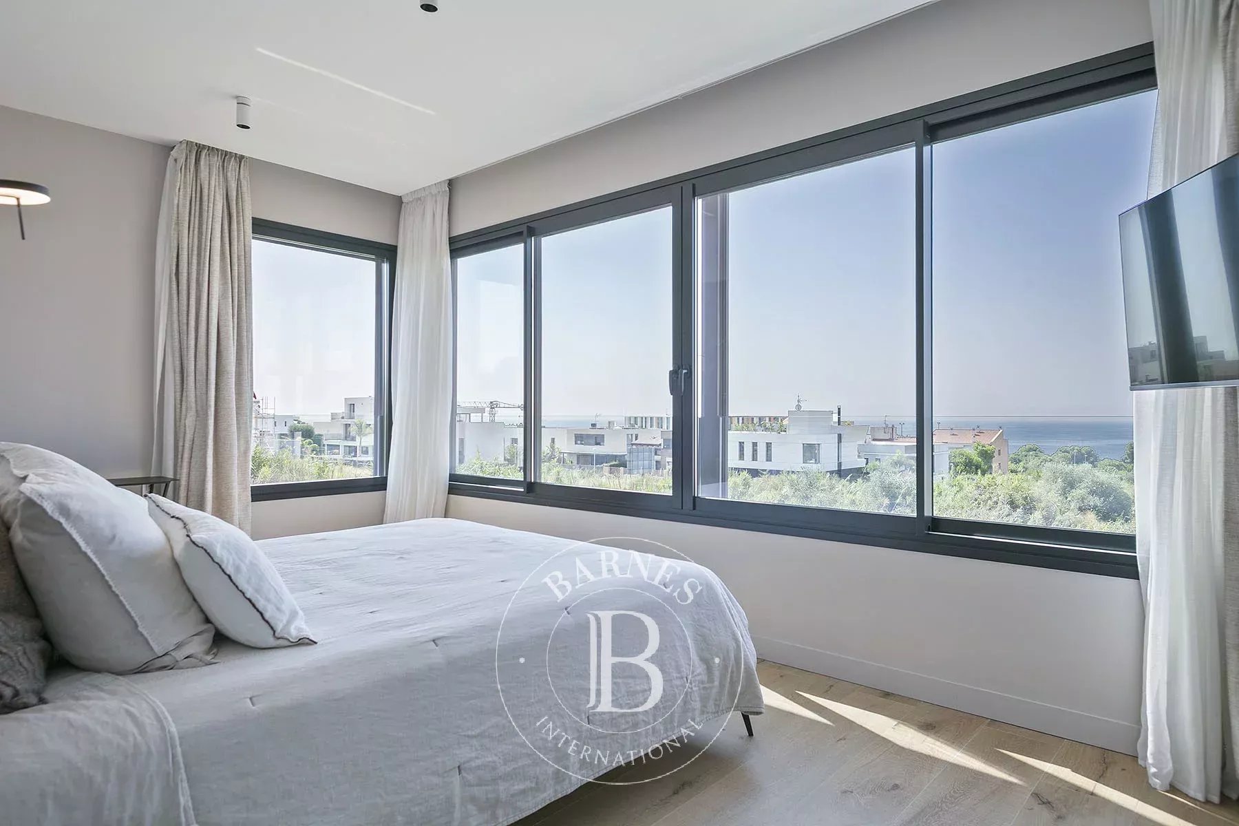 Ev Montgat - picture 34