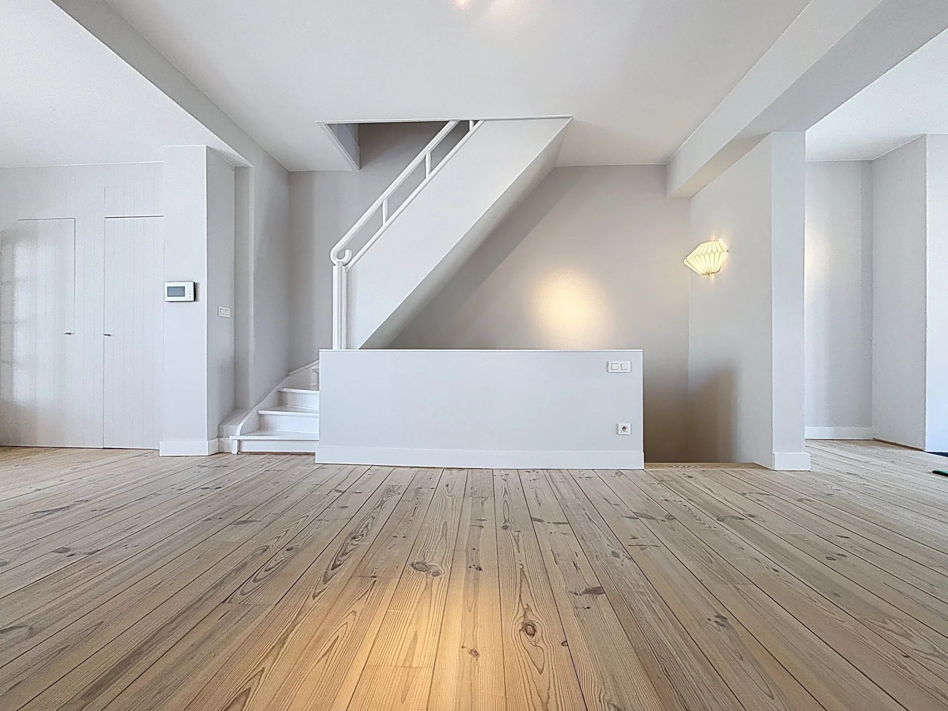 Appartement de caractère rénové de 125 m2 deux chambres terrasse