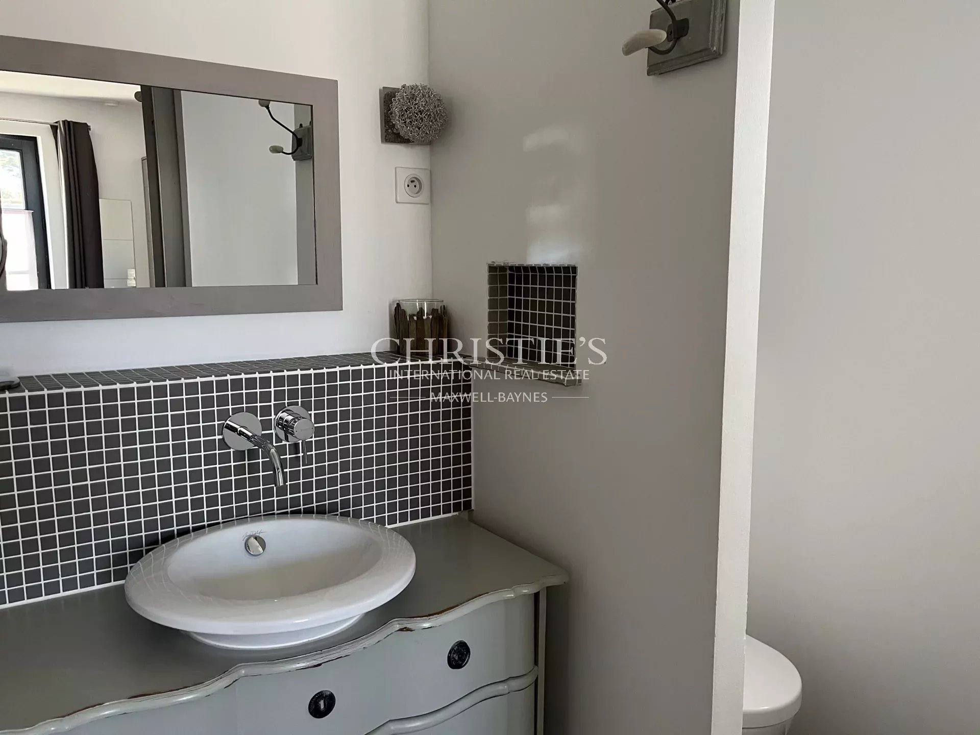 5 Bedroom Villa/Townhouse's Image 12