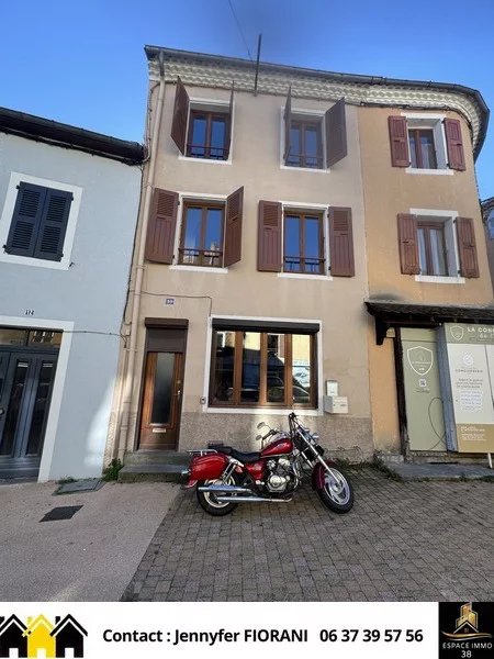 Maison de village sans extérieur