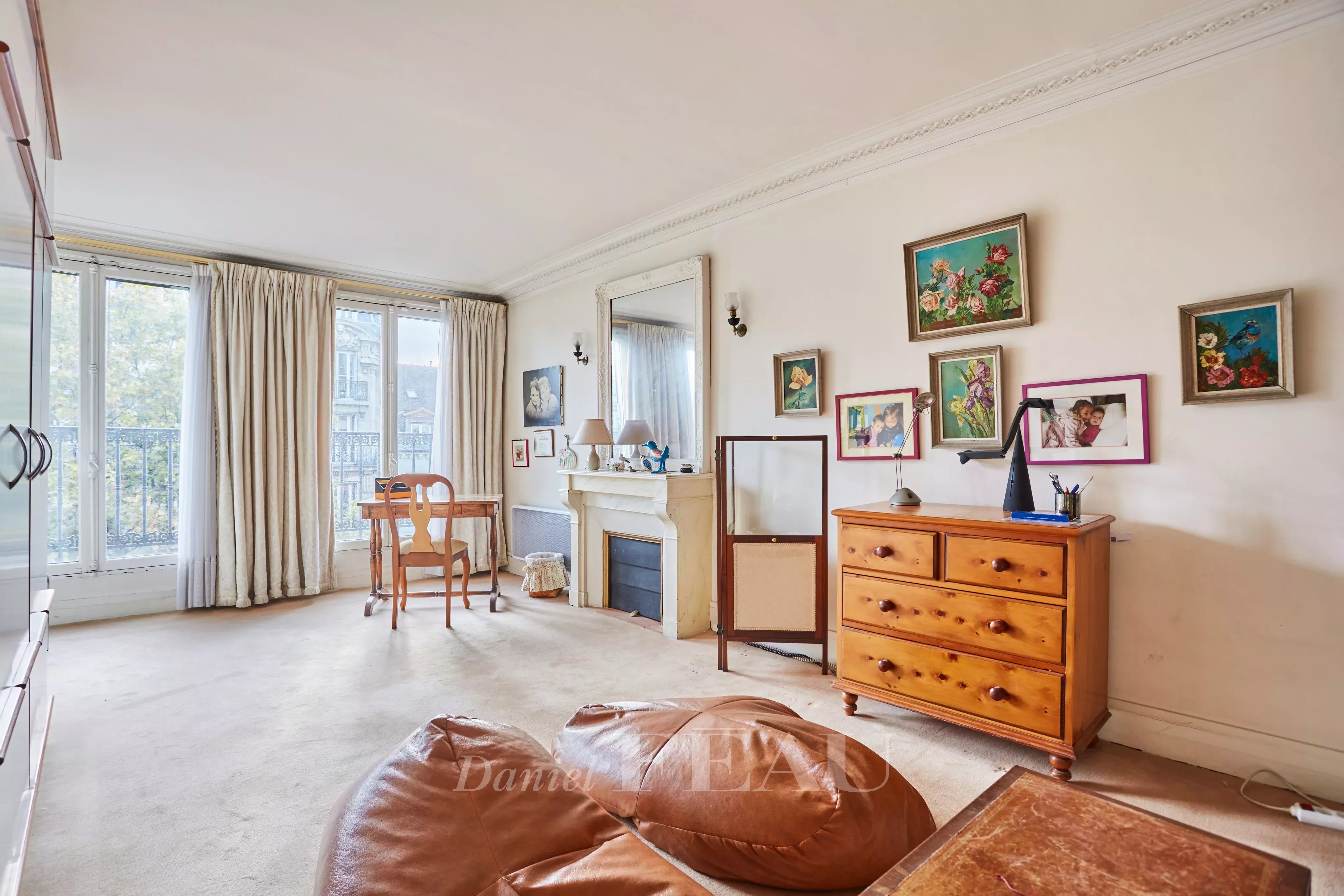 Sale Apartment Paris 8th