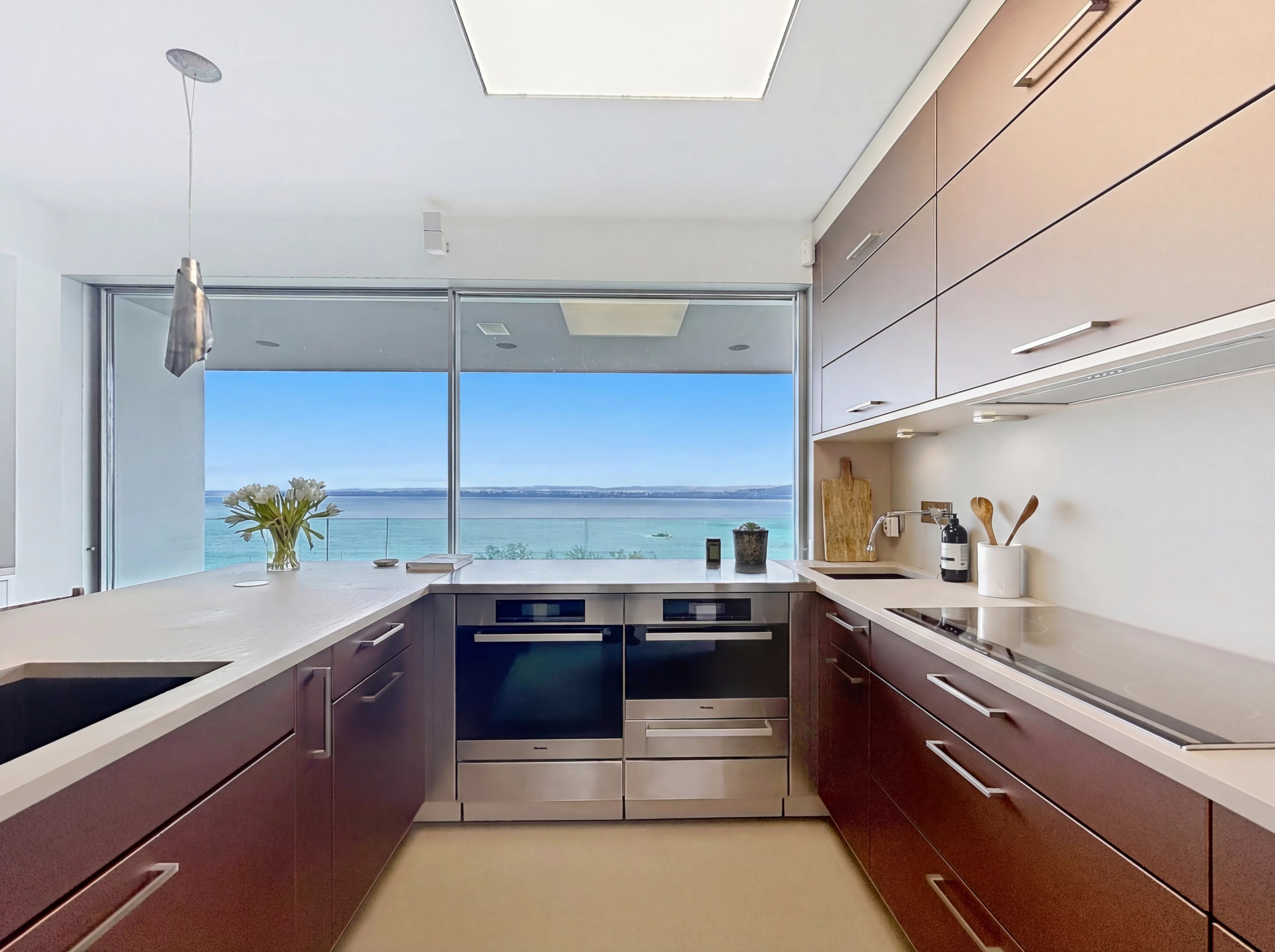 Propriété contemporaine de 600 m² avec vue panoramique sur le lac