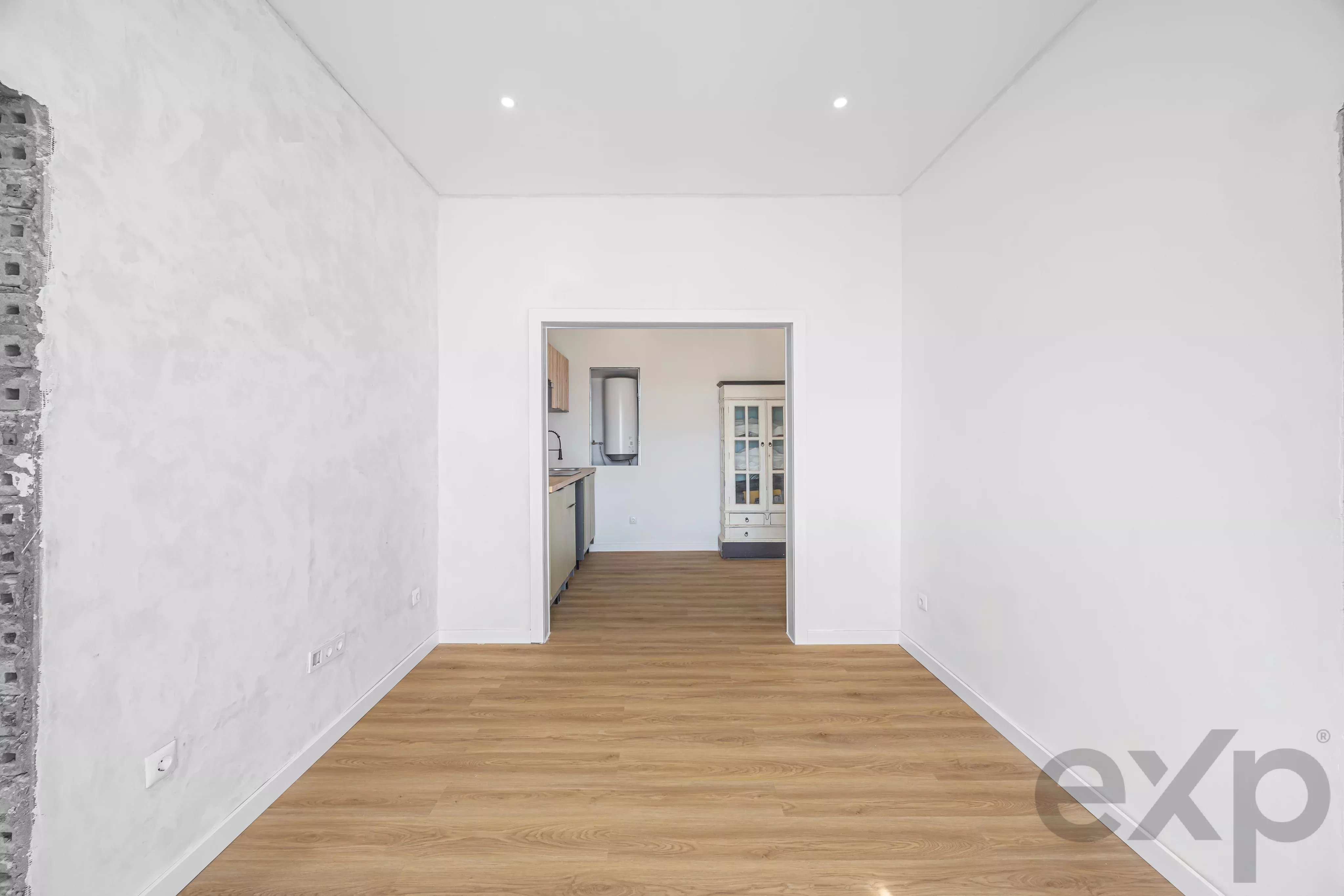 Renovated 2‑bedroom apartment 86742200 image 2
