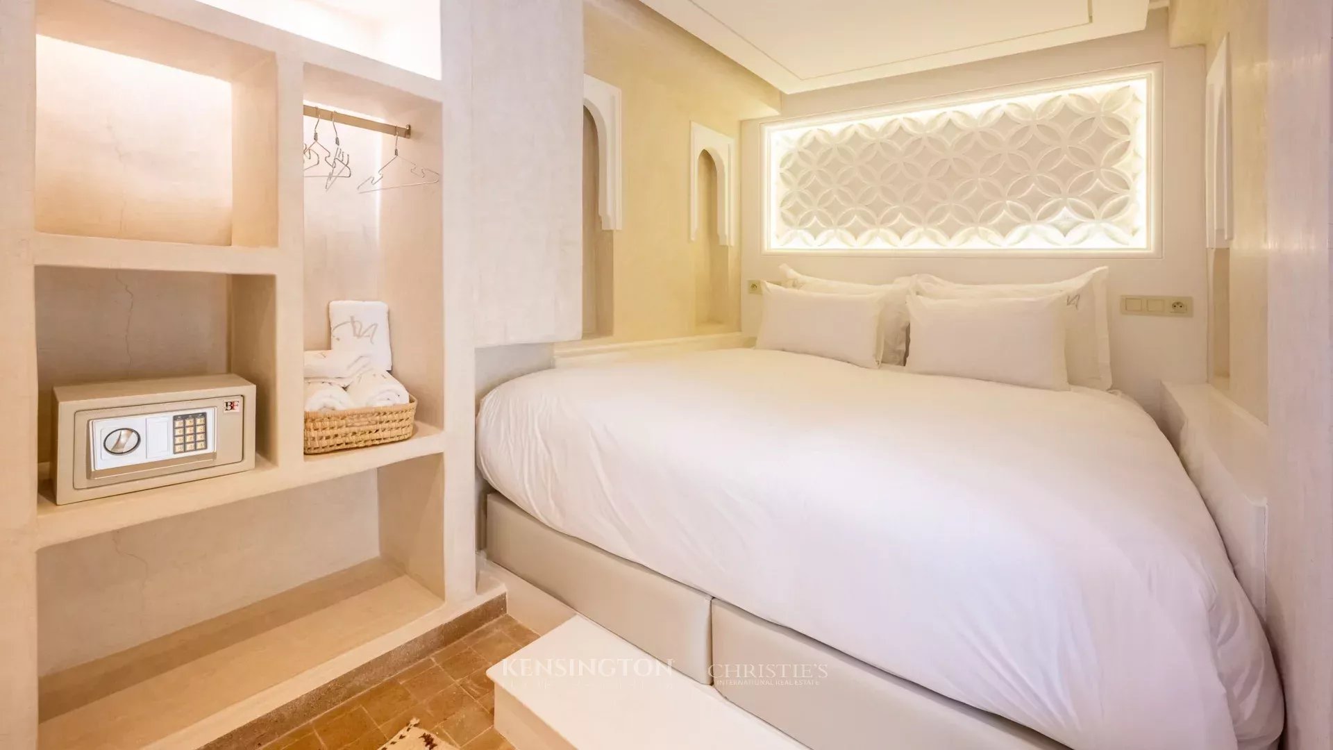 8 Bedroom Villa/Townhouse's Image 16