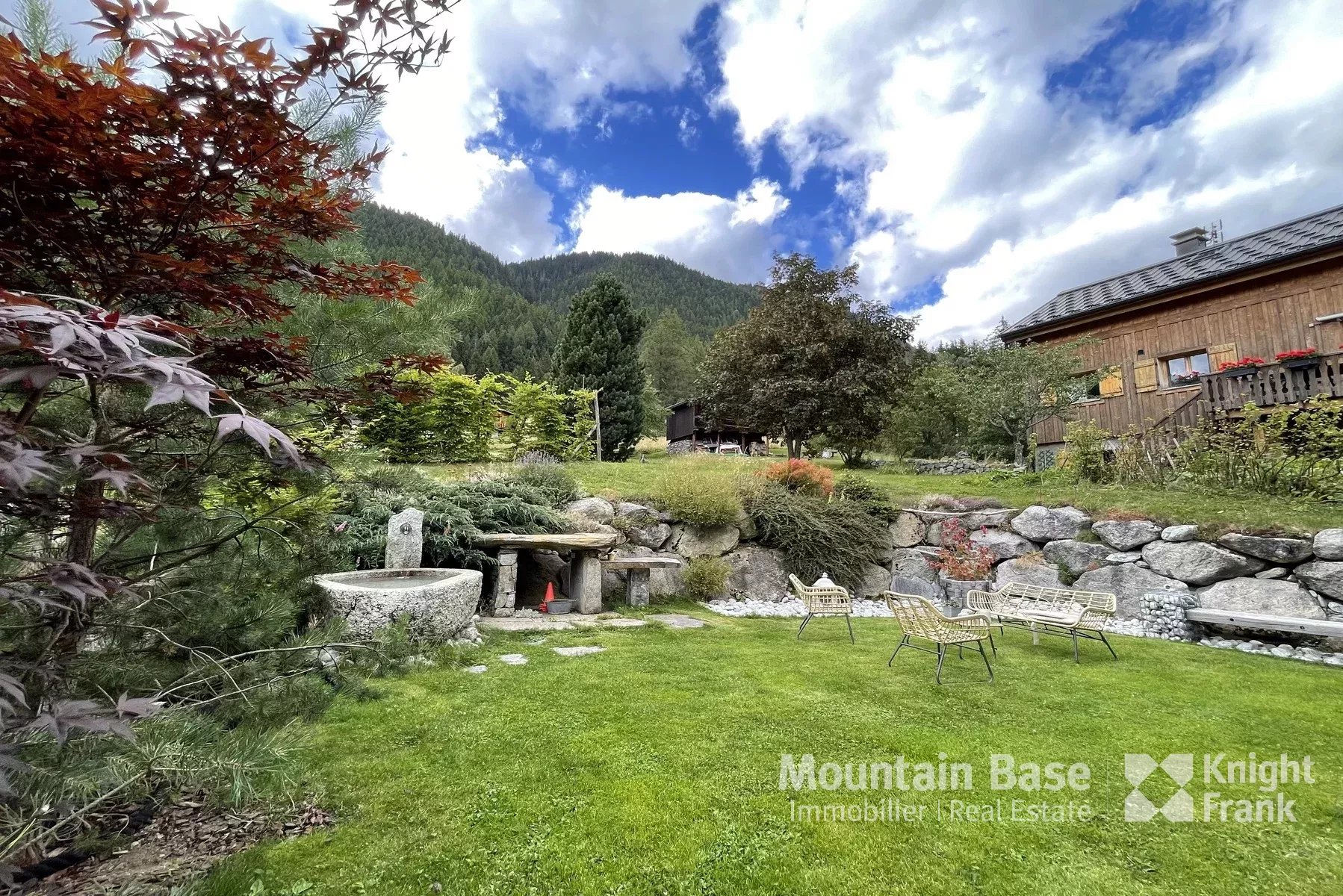 Photo of A large farmhouse in the center of Vallorcine