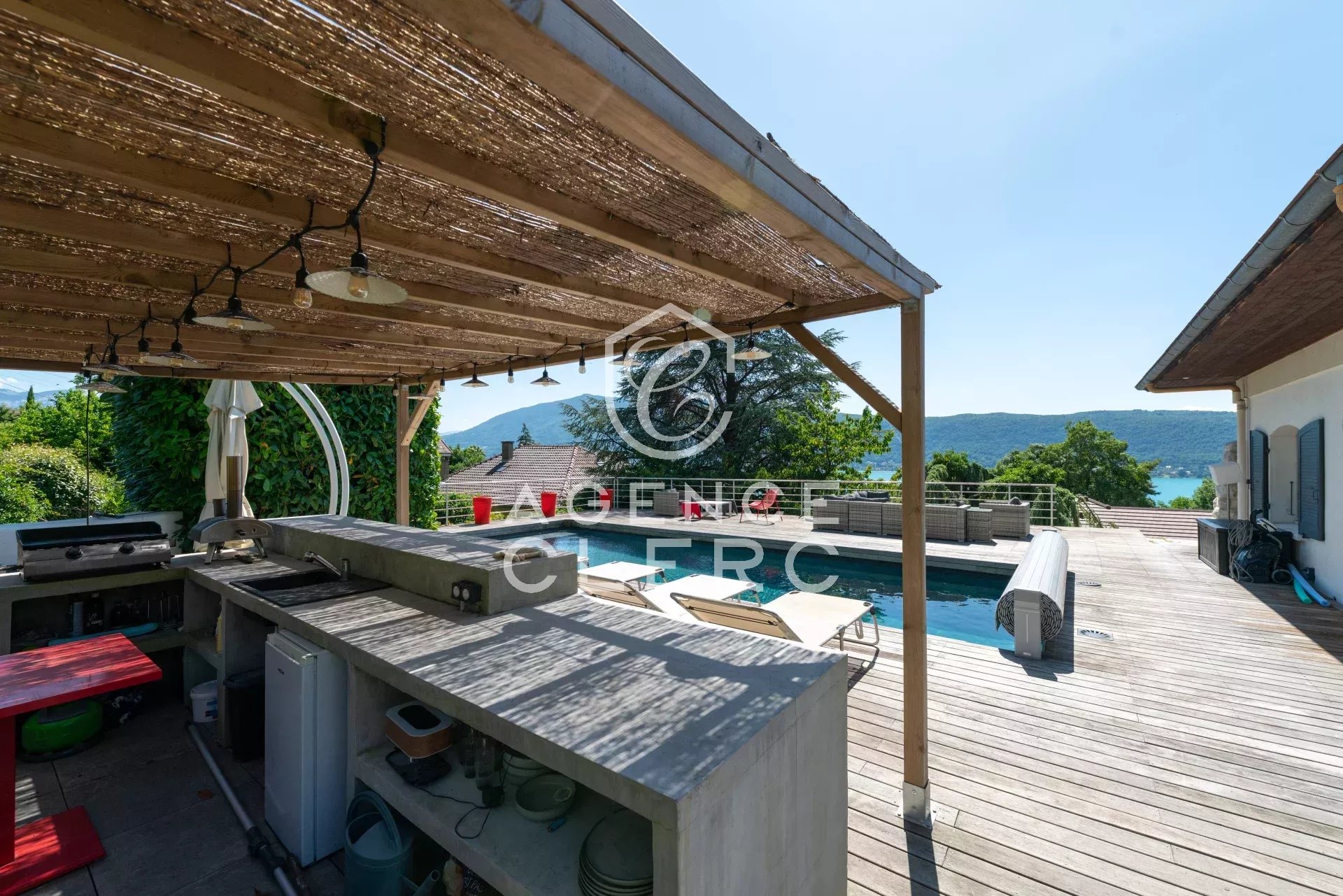 4 Bedroom Villa/Townhouse's Image 3