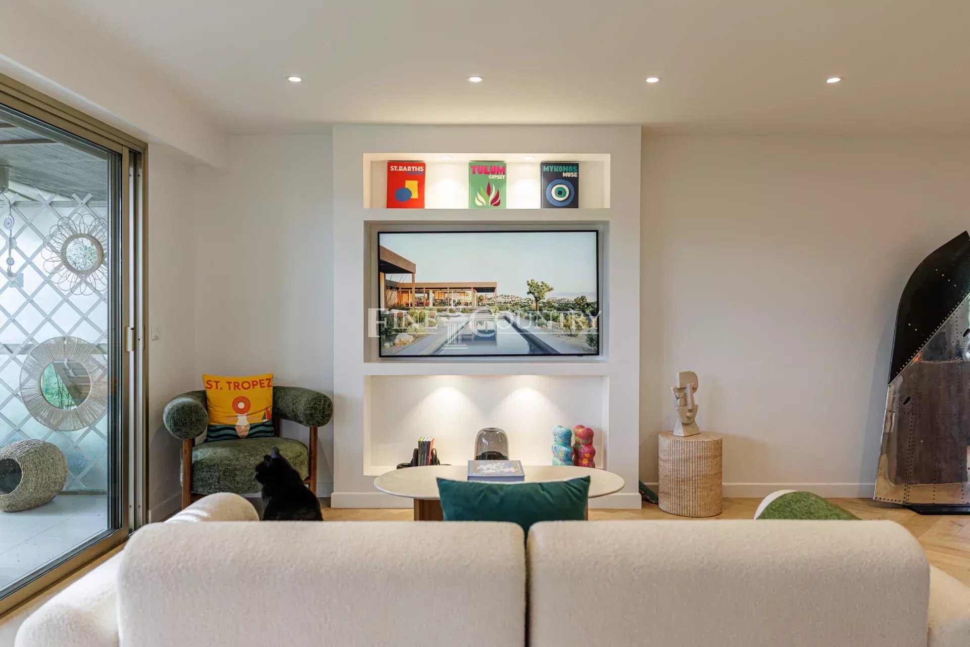 Photo of For Sale – 2-Bedroom Apartment – Cannes Montrose