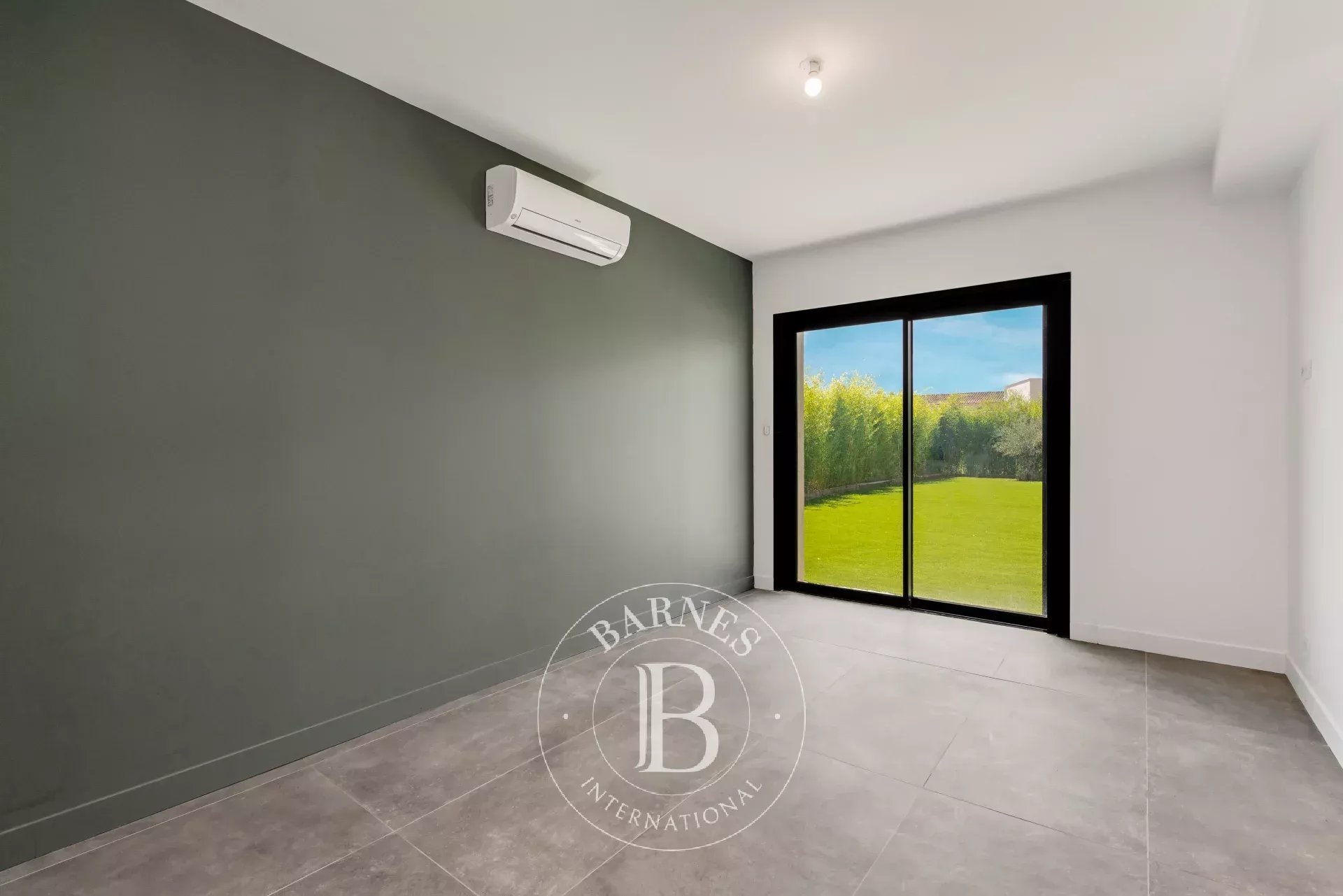 Ev Grimaud - picture 11