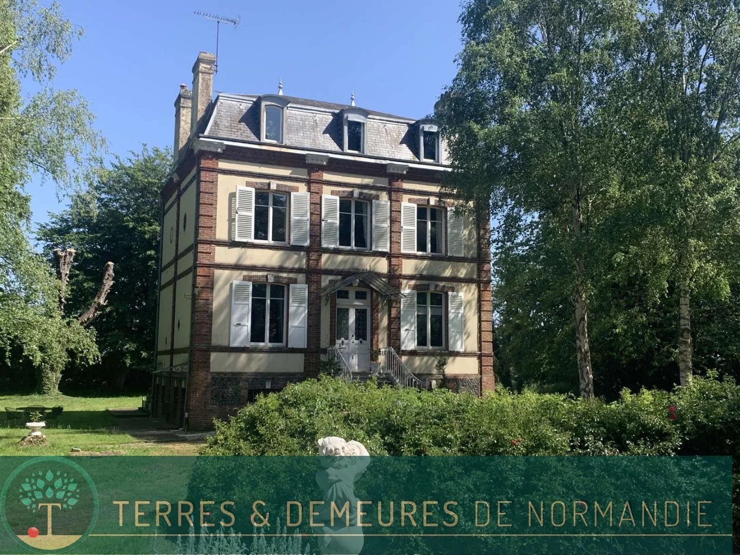 NORMANDIE : Entre EVREUX (27) et BERNAY (27) : maison bourgeoise de 1875 dans un bourg tous commerces