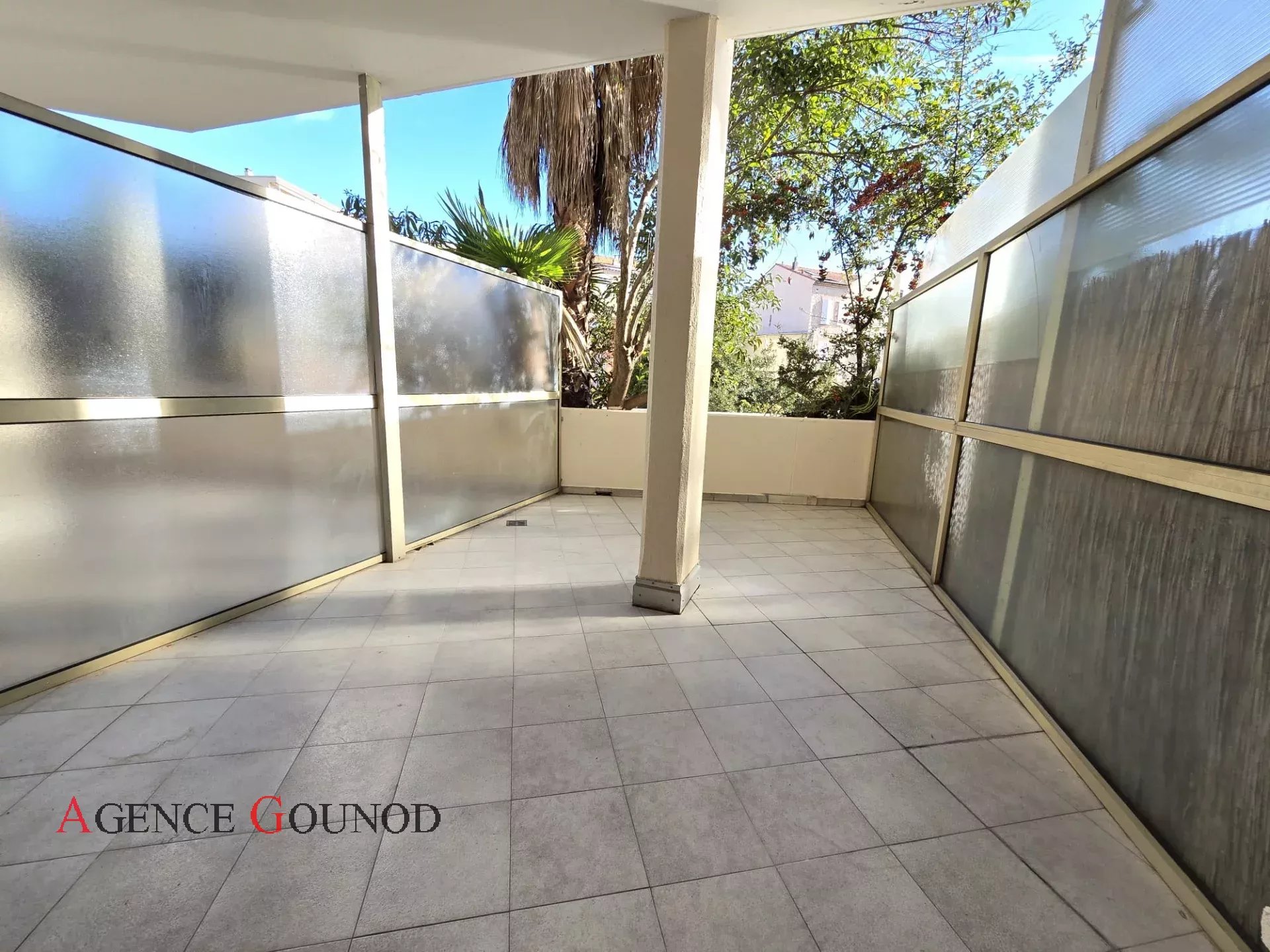 Appartement  - Studio  - 23.0 m2 -  143 000 € - À vendre