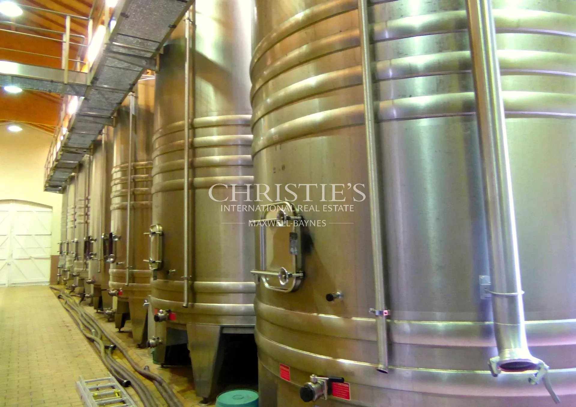 5 Bedroom Vineyard's Image 5