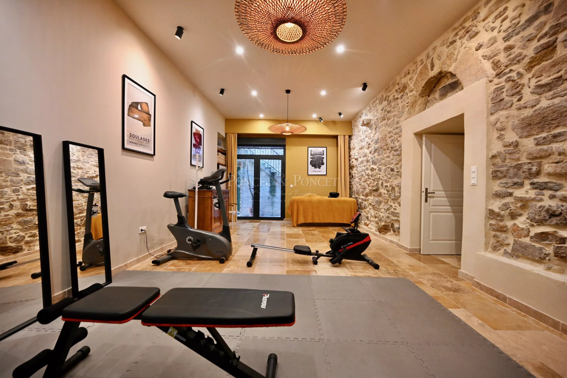 10 Bedroom Villa/Townhouse's Image 10