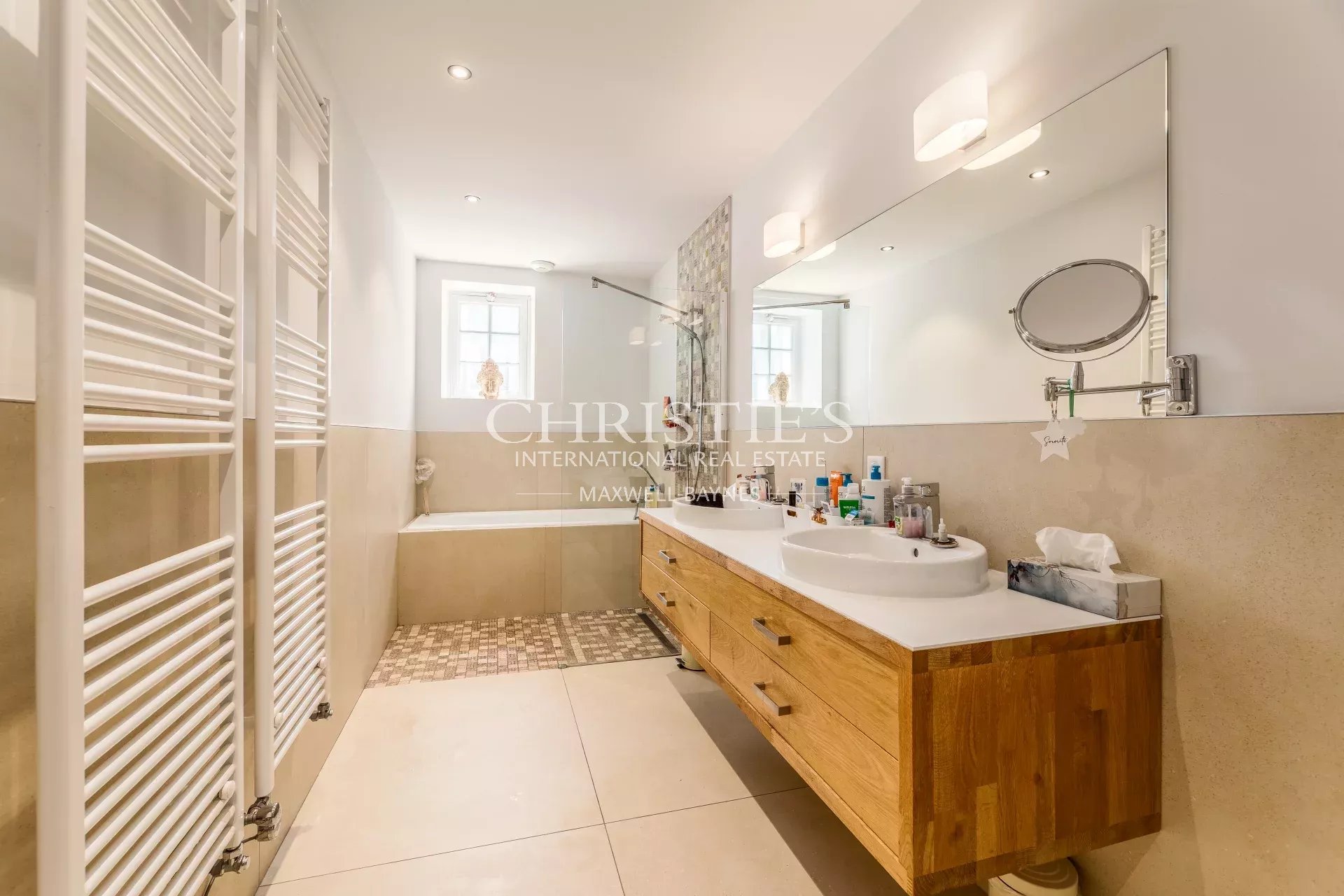 5 Bedroom Villa/Townhouse's Image 12