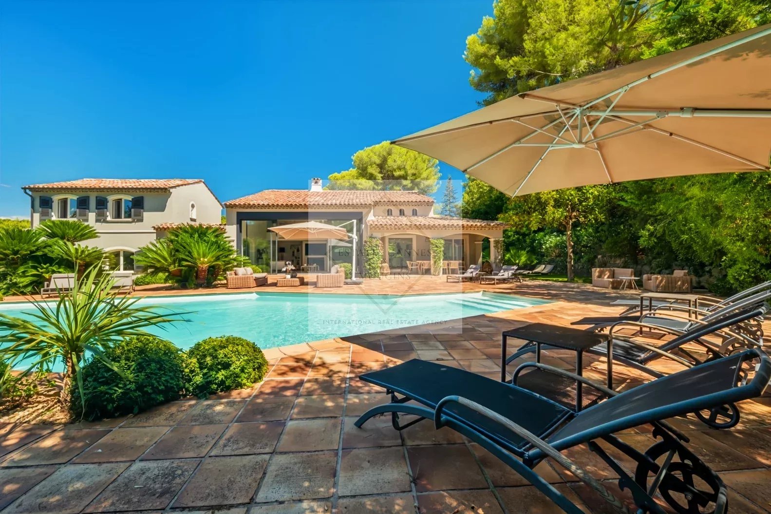 Superbe villa neuve de style provençal – Vue panoramique & intimité absolue — photo 12