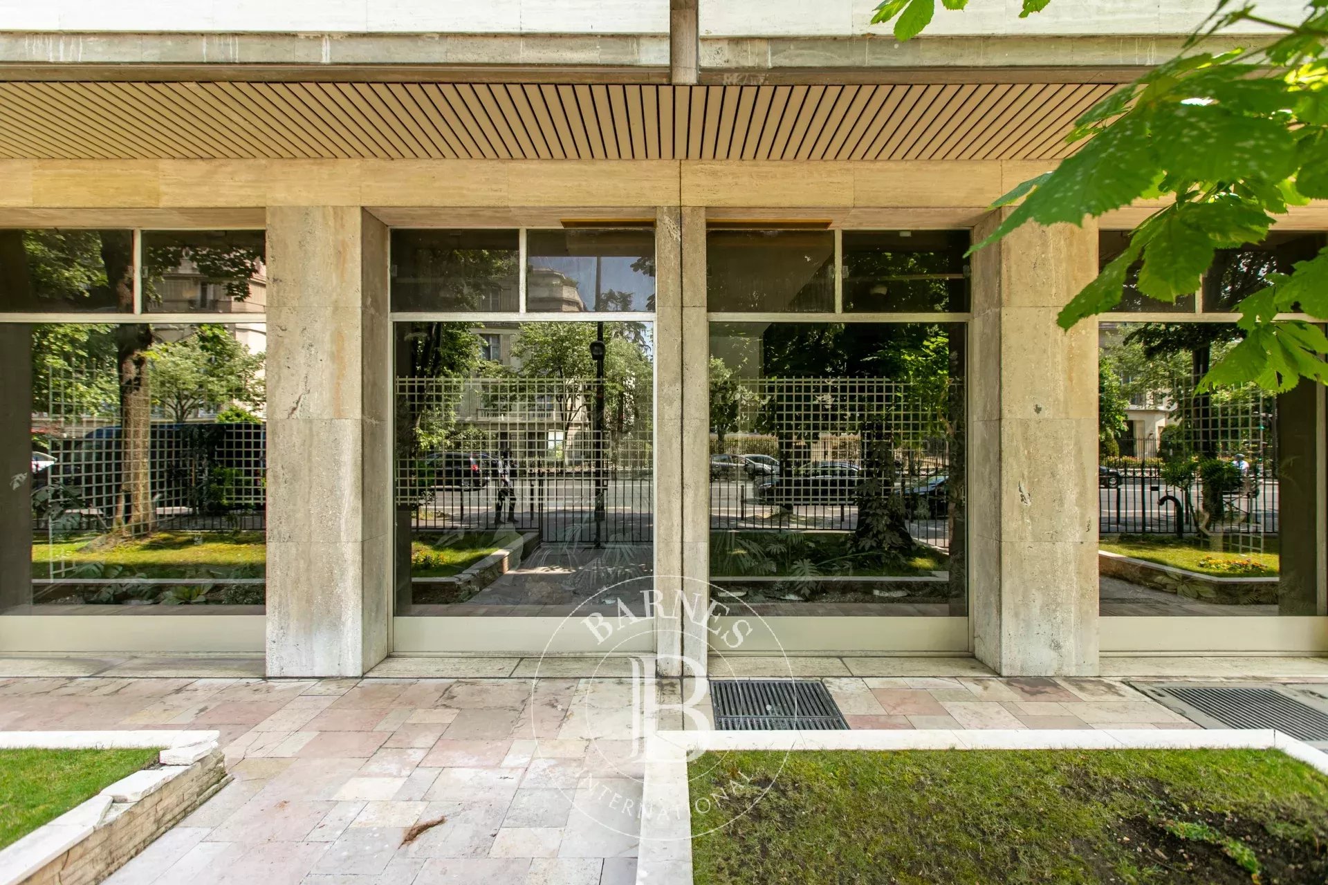 Paris 16 - La Muette - Garden-level residential unit to be fitted out - picture 4