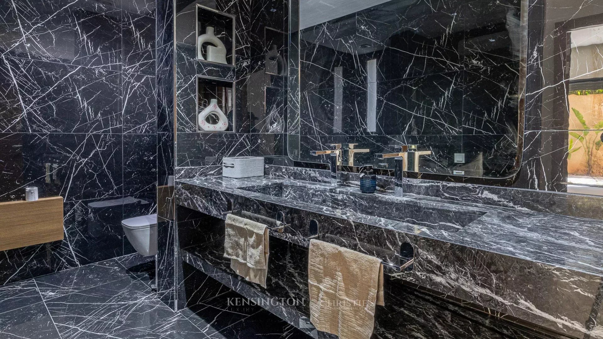 4 Bedroom Villa/Townhouse's Image 17