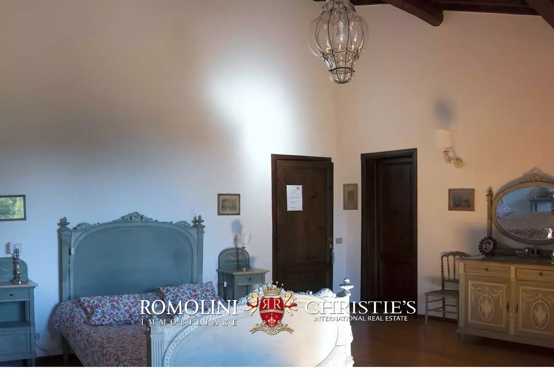 18 Bedroom Vineyard's Image 87