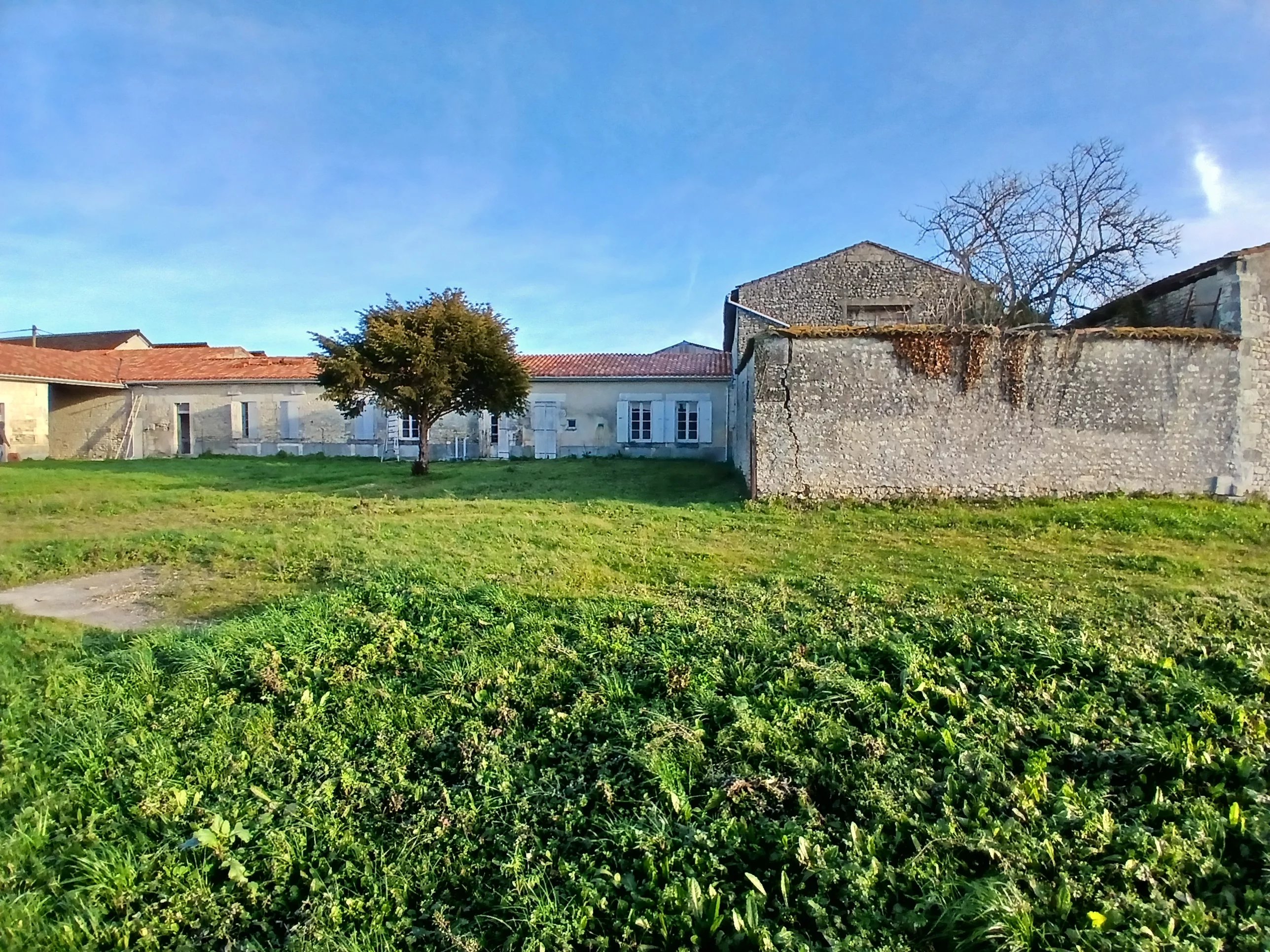 House in Juillac-le-Coq - Image 2