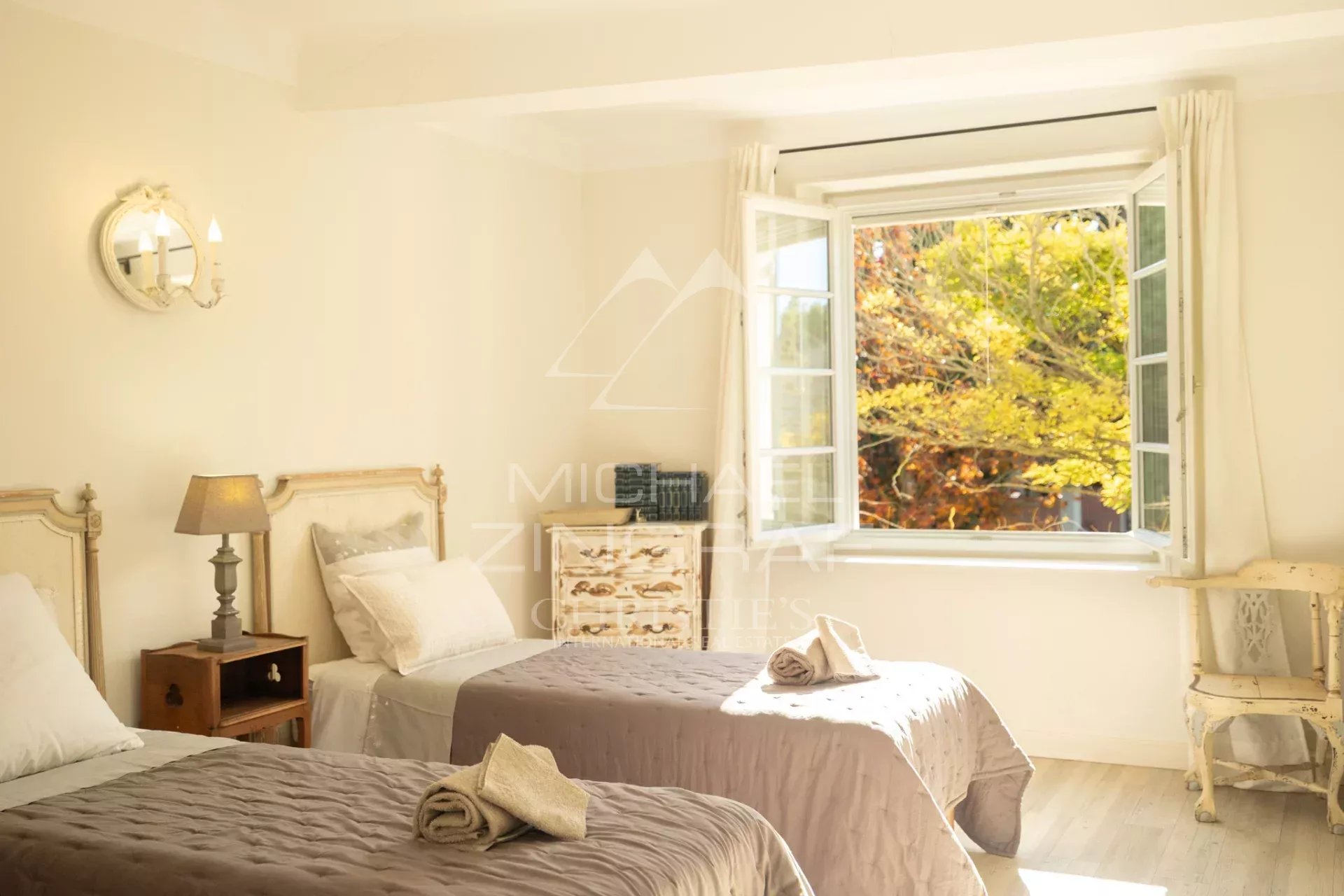 7 Bedroom Villa/Townhouse's Image 9