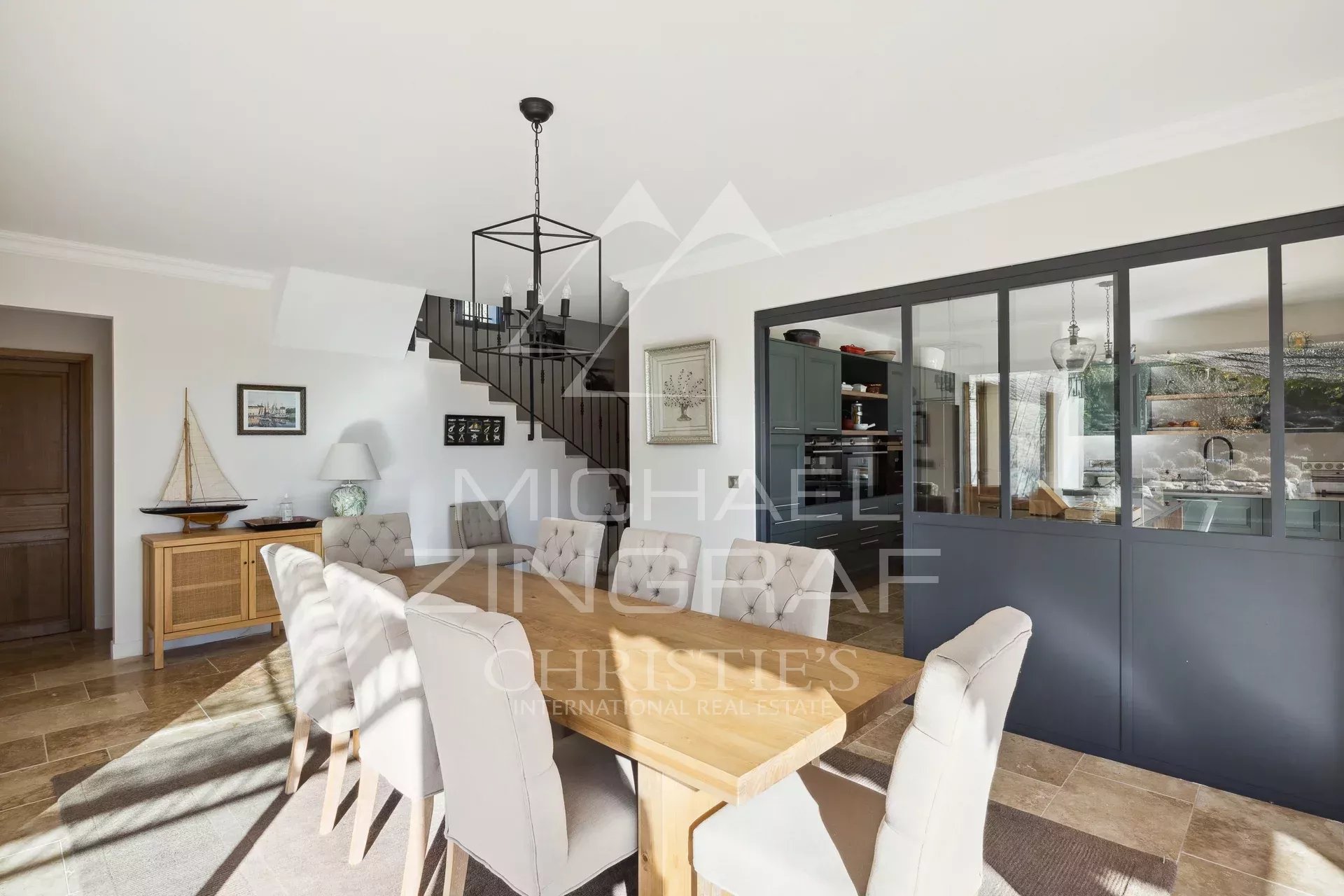 6 Bedroom Villa/Townhouse's Image 3