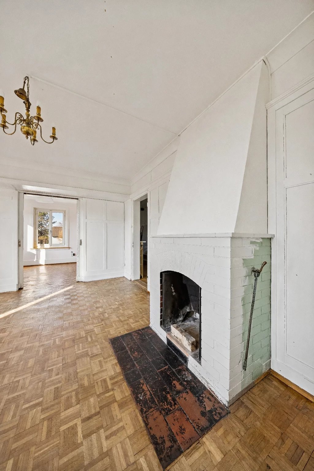 Idyllic property with lake views and exciting potential