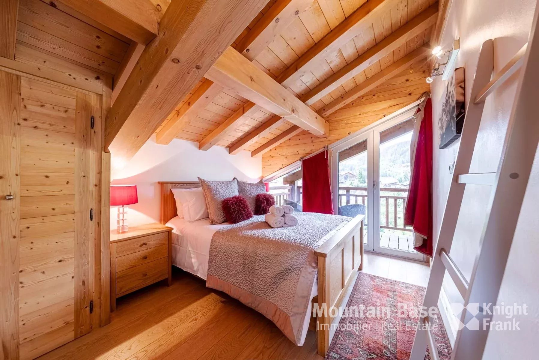 Photo of Stylish 5 bedroom chalet in central Morzine
