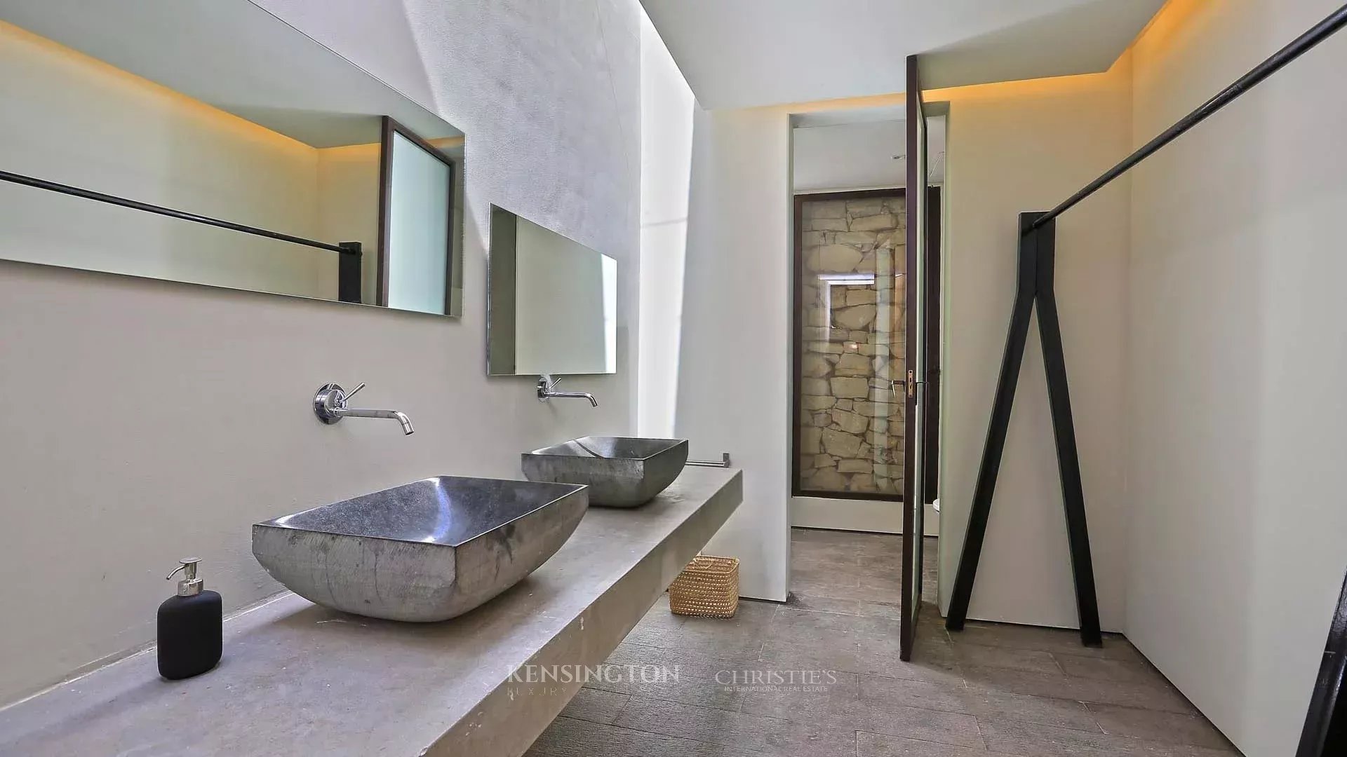 6 Bedroom Villa/Townhouse's Image 41