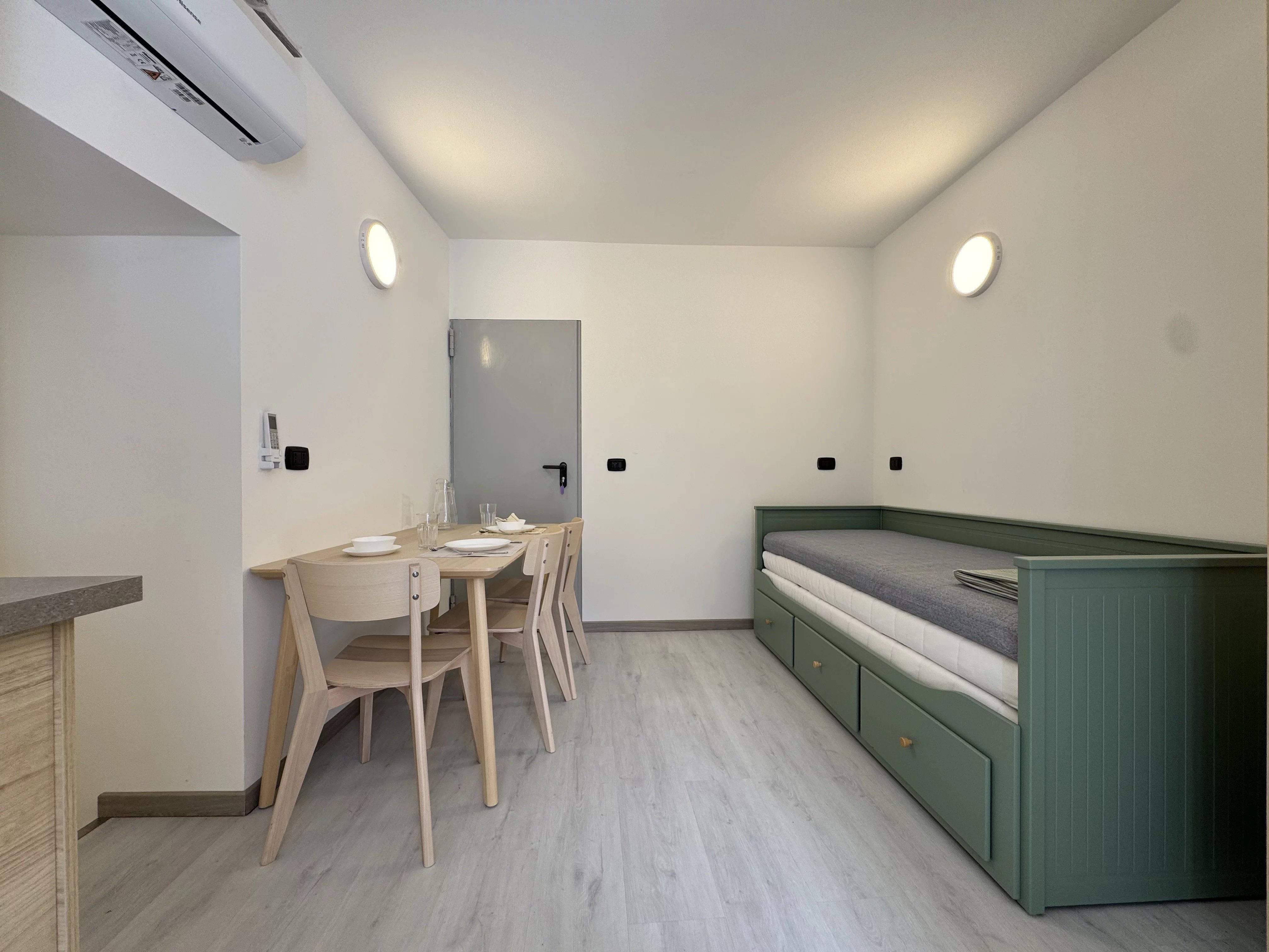 STUDIO APARTMENT RENOVATED IN THE CENTER — photo 14