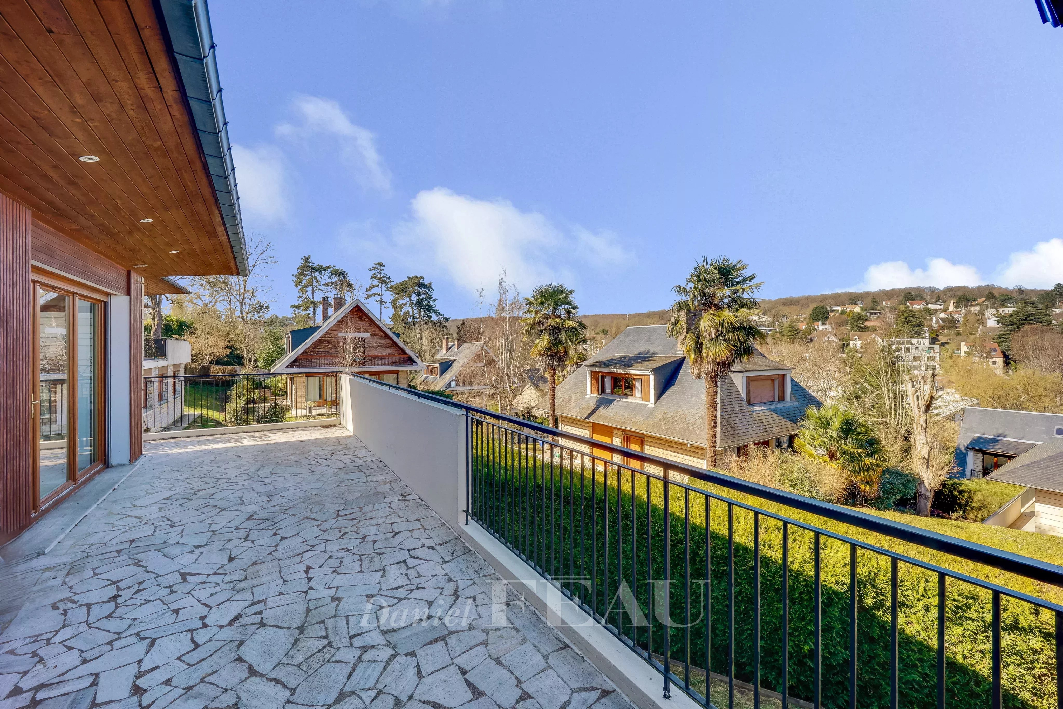 L’Etang-la-Ville – A 5-bed family home