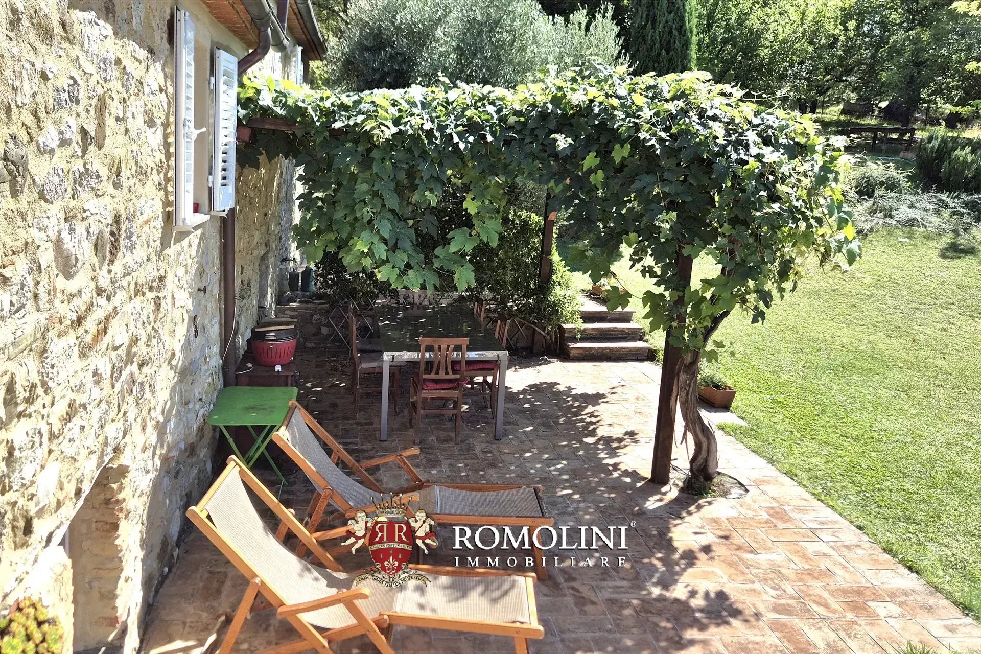 RUSTIC FARMHOUSE WITH POOL FOR SALE IN MOUNT AMIATA, MAREMMA