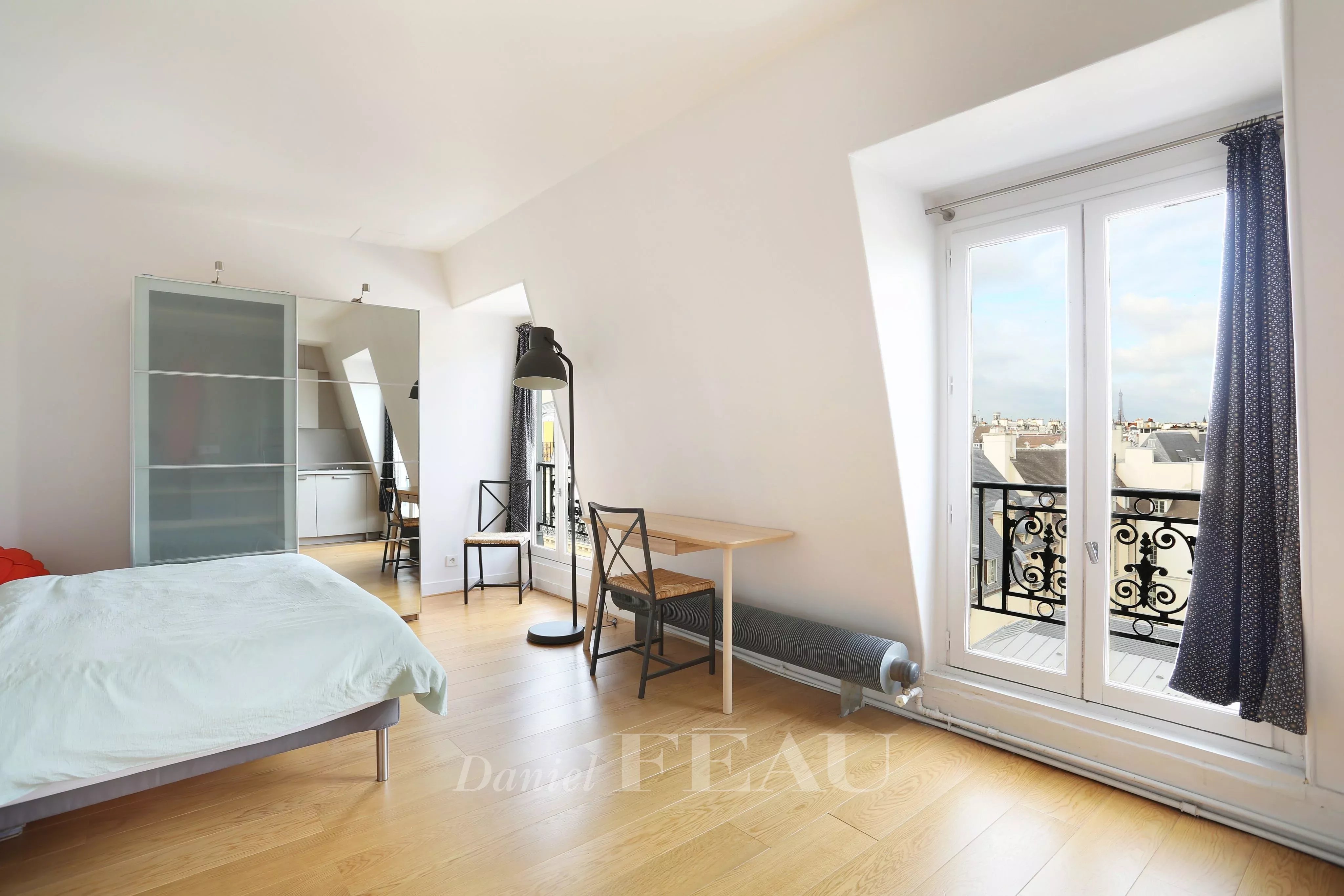 Bedroom Natural light Wooden floor