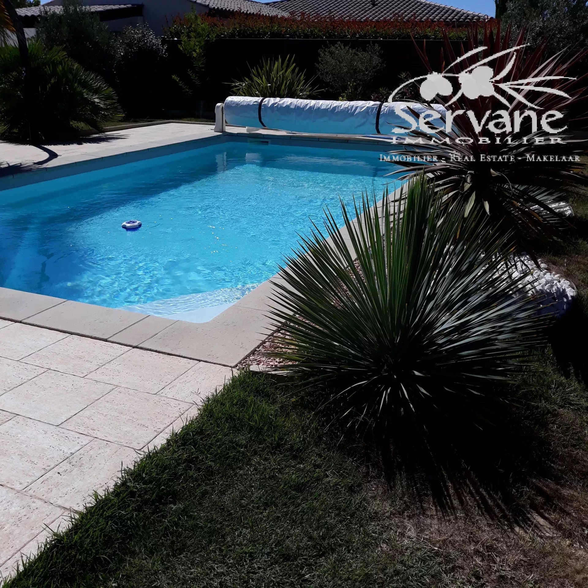 VERY NICE 4 BEDROOMS VILLA WITH POOL FOR SALE AUPS
