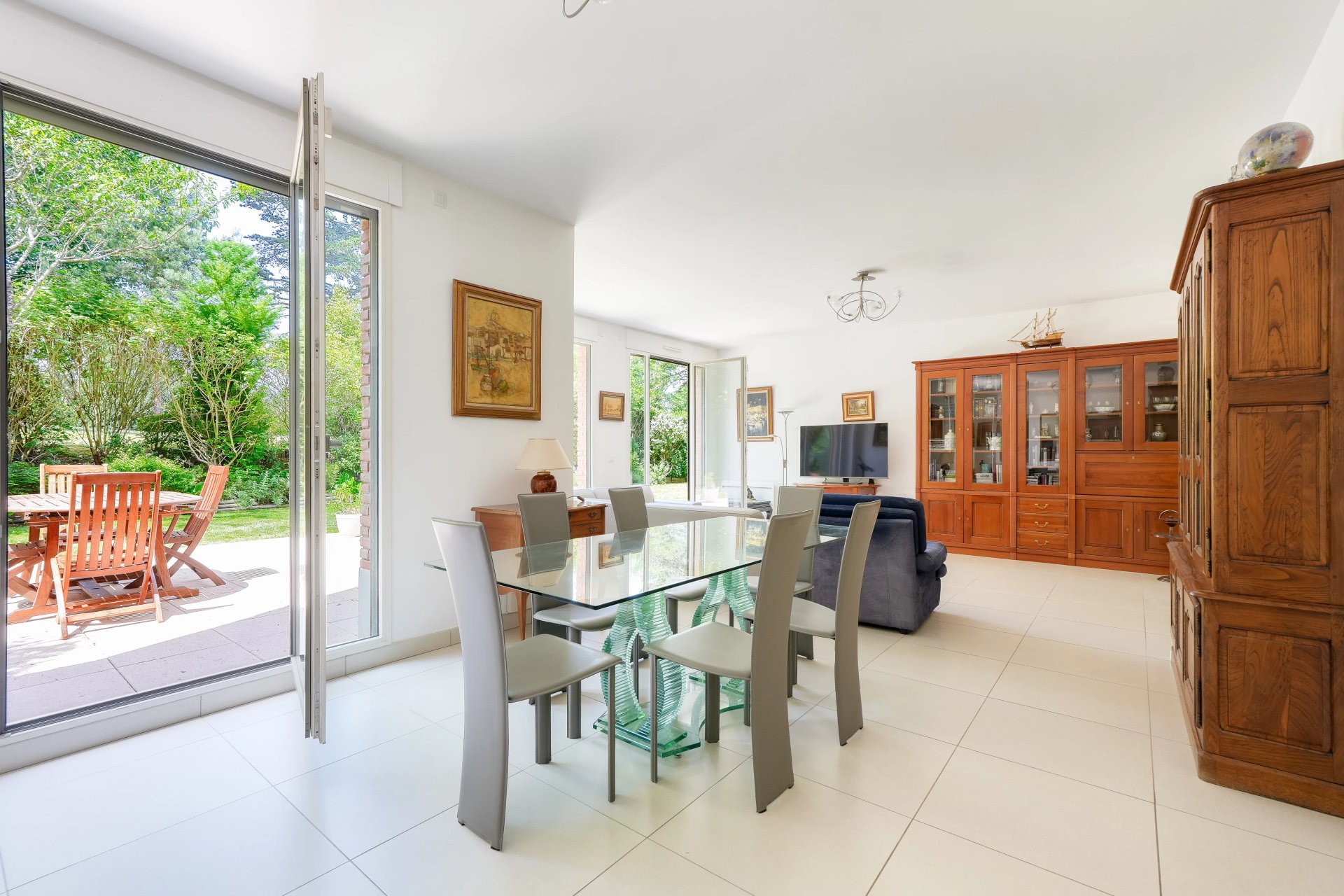 3 Bedroom Apartment/Flat's Image 4
