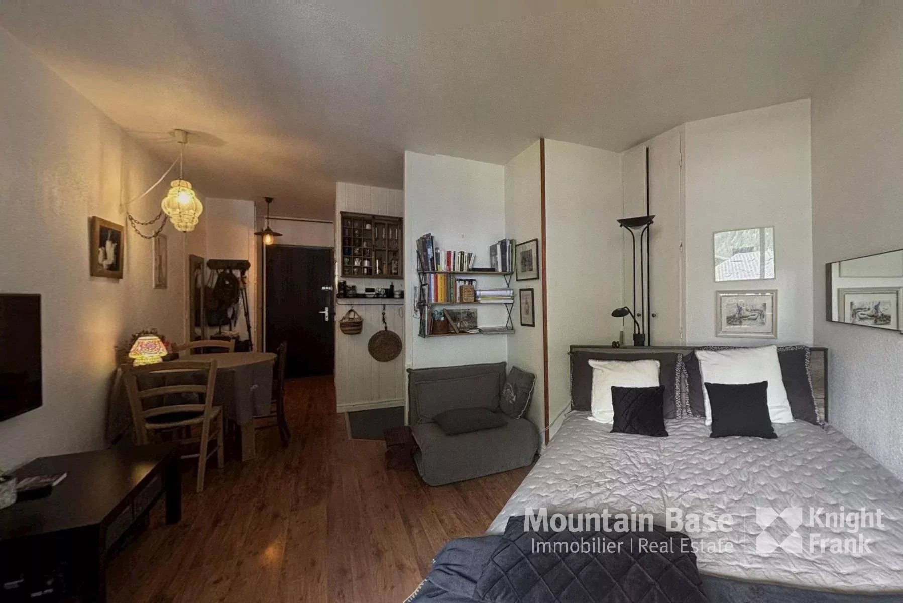 Photo of 3rd floor studio with a balcony with open Mont Blanc views