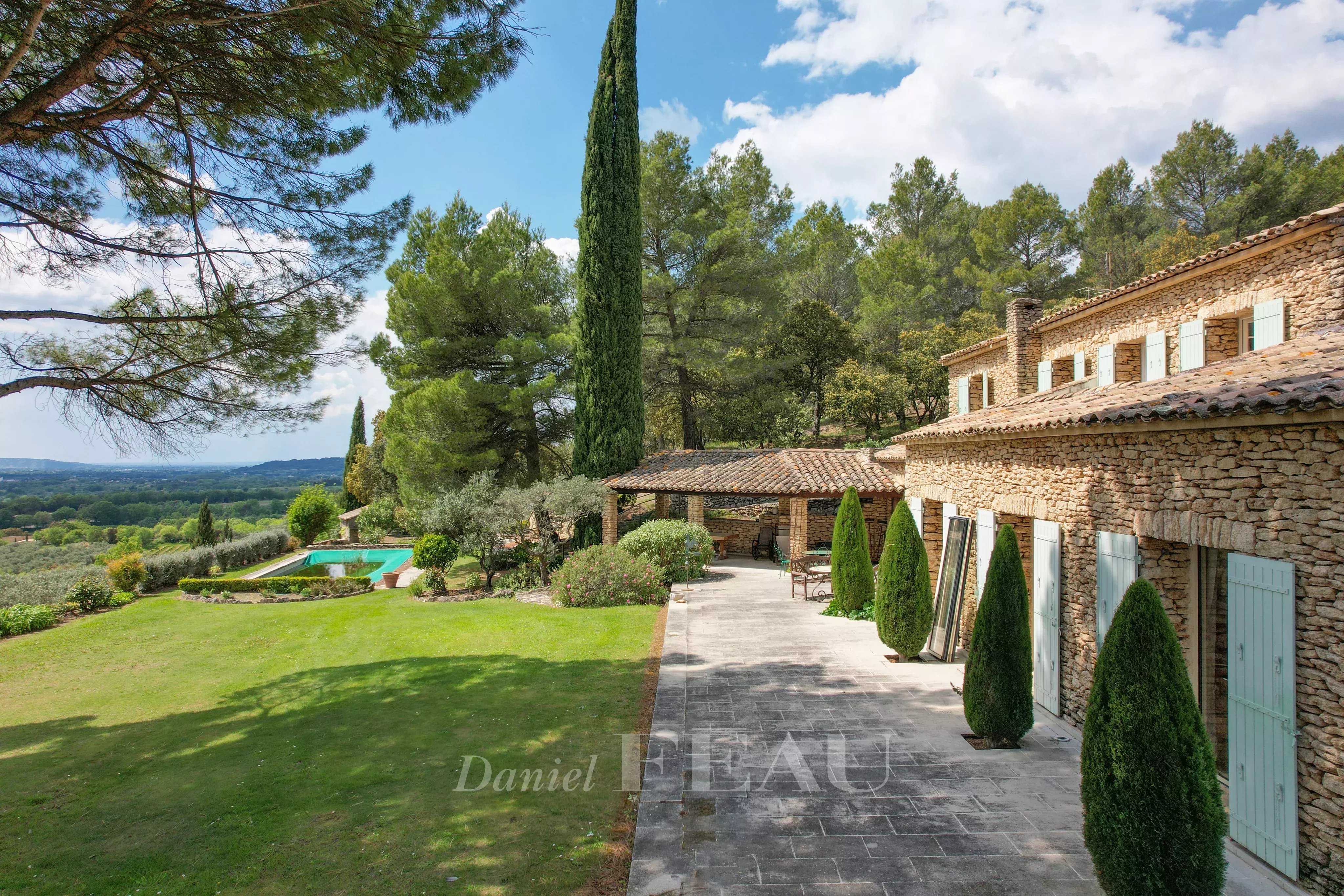 Gordes – A property enjoying a panoramic view