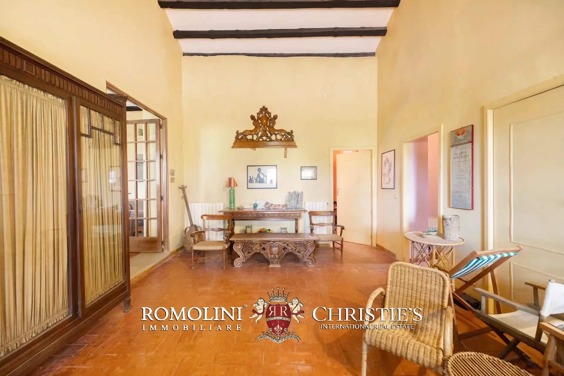 8 Bedroom Villa/Townhouse's Image 37