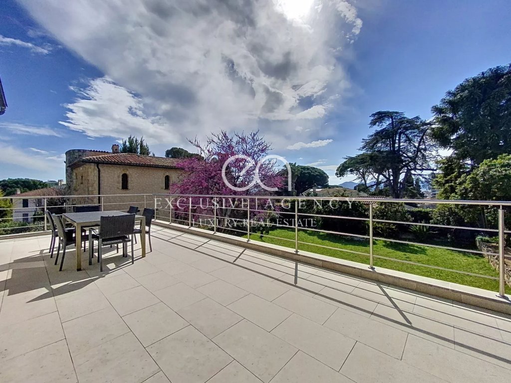 Villa for sale in Cannes — Luxury Villa Cannes Montfleury | 4-Bed Family Estate with Sea Views