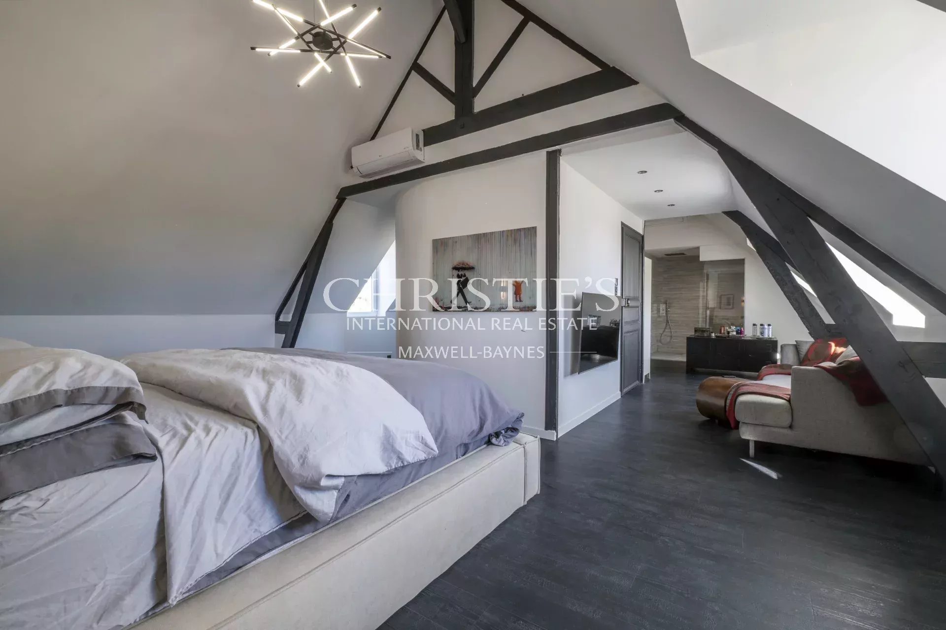 6 Bedroom Chateau's Image 18
