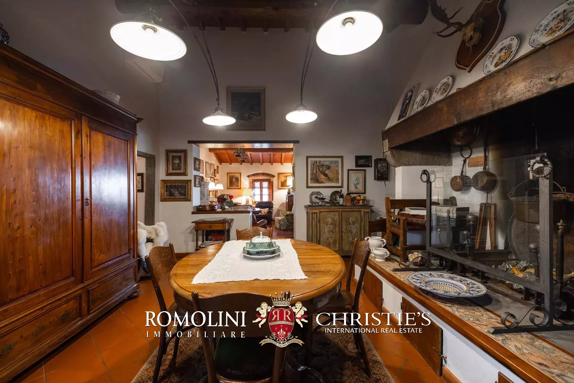 8 Bedroom Villa/Townhouse's Image 28