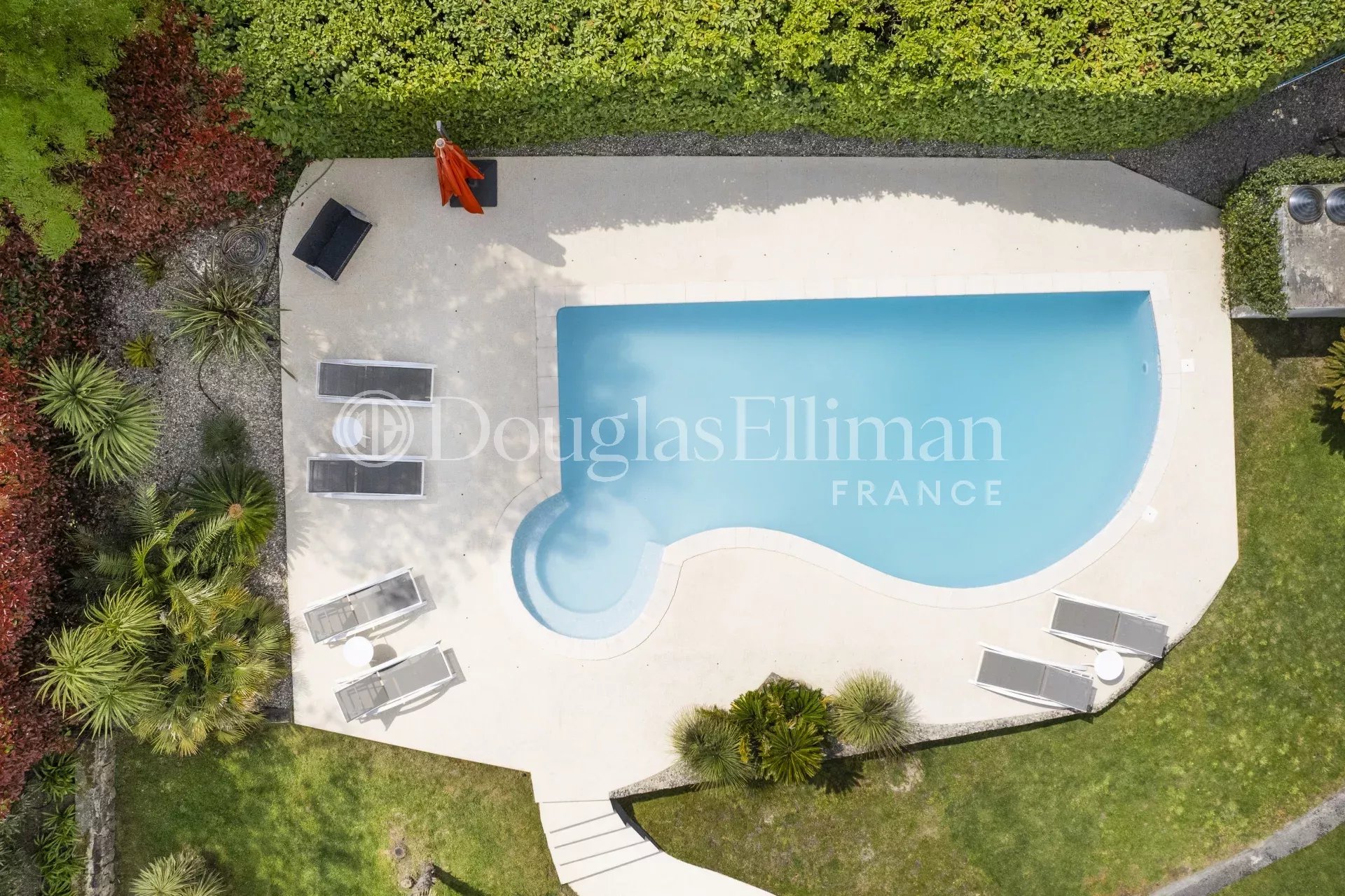 VALBONNE :  Superbe villa à pied du village - Image nᵒ3