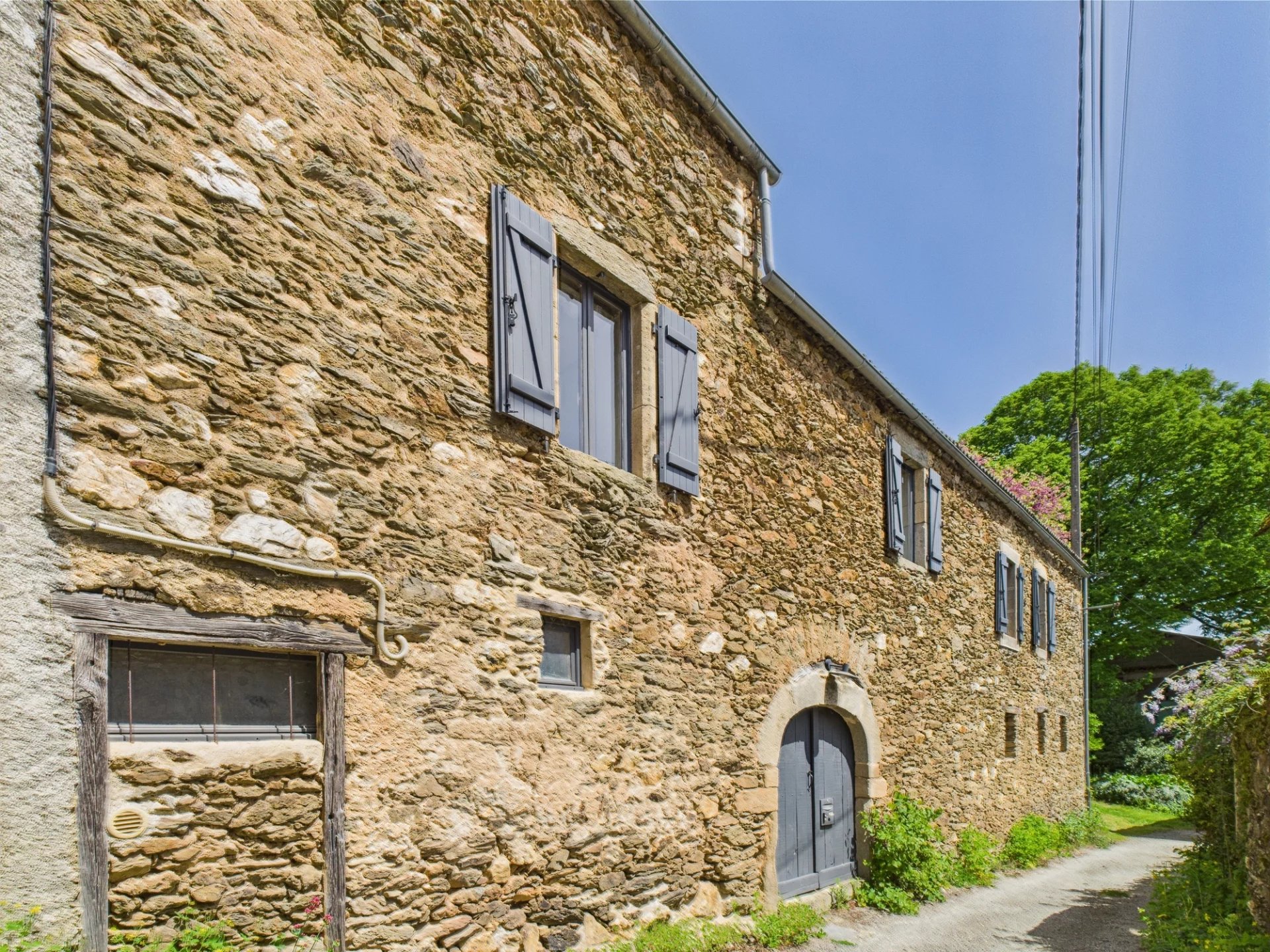 La Salvetat-Peyralès – Maison en Pierre Rénovée dans un Hameau Tranquille