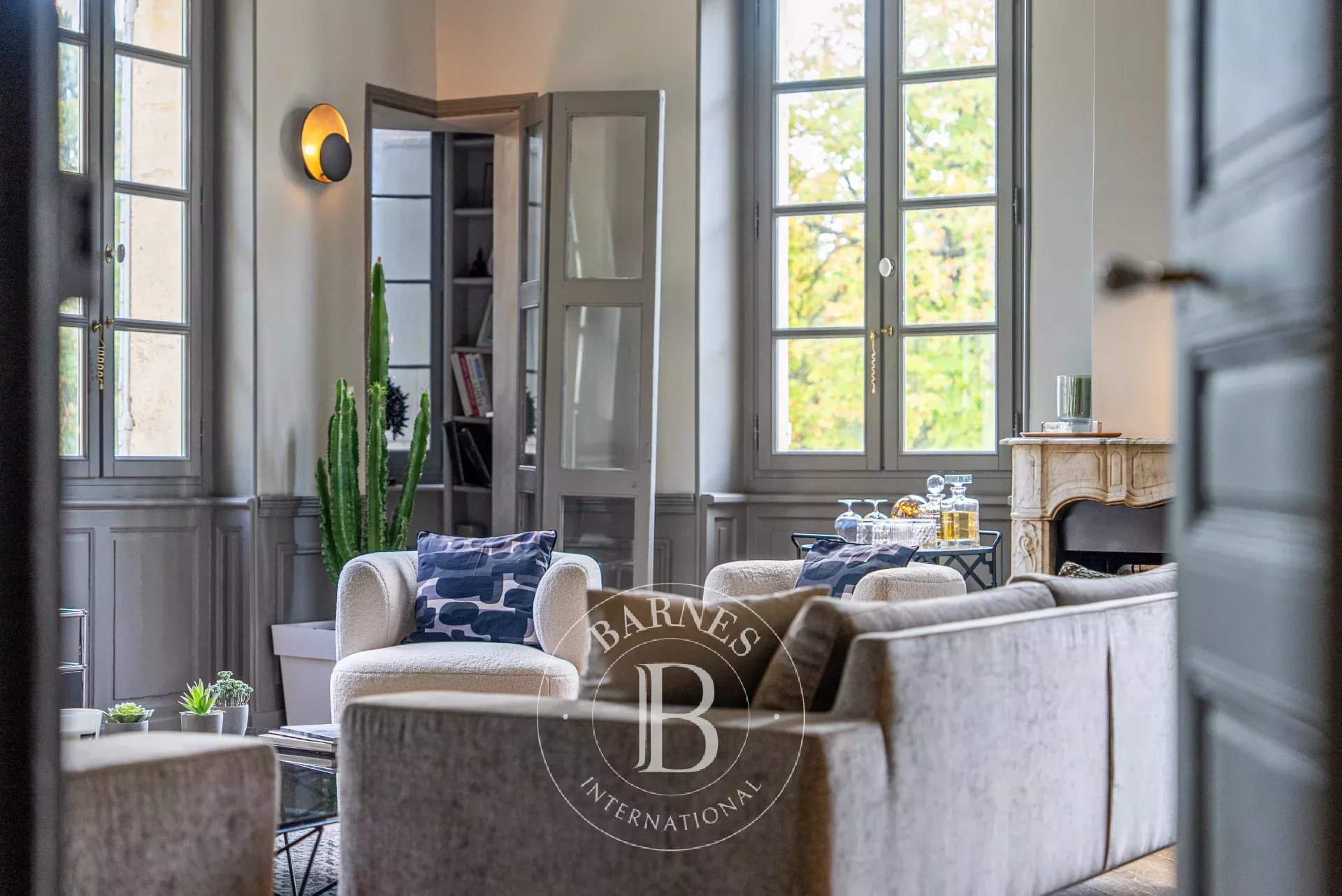 AIX-EN-PROVENCE - OLD APARTMENT RENOVED IN A CASTEL NESTLED IN A PARC -1700.7 FT2-2 BEDROOMS-GARAGE AND PARK. - picture 1