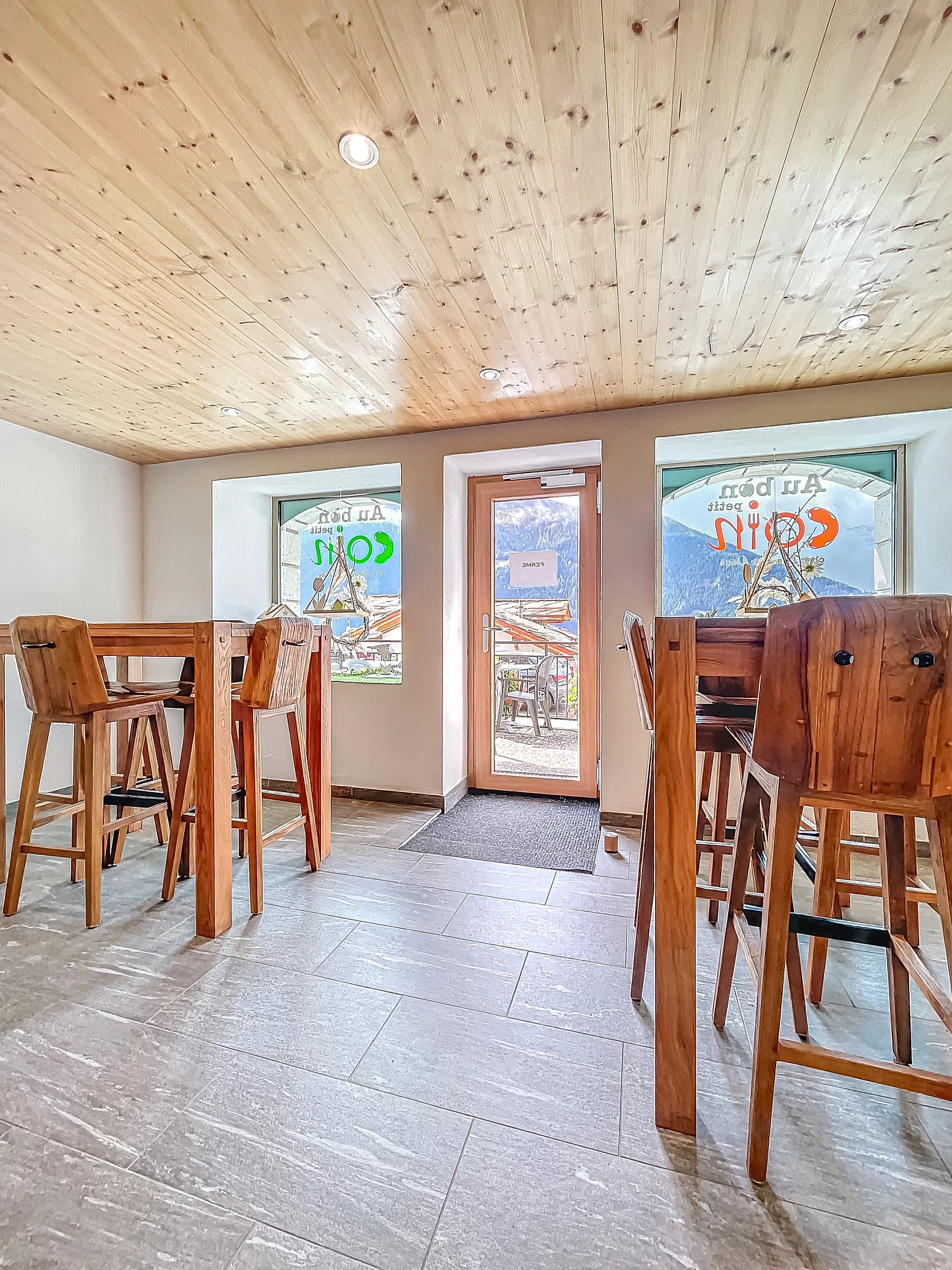 Charmant restaurant rénové dans un village authentique - Photo 4