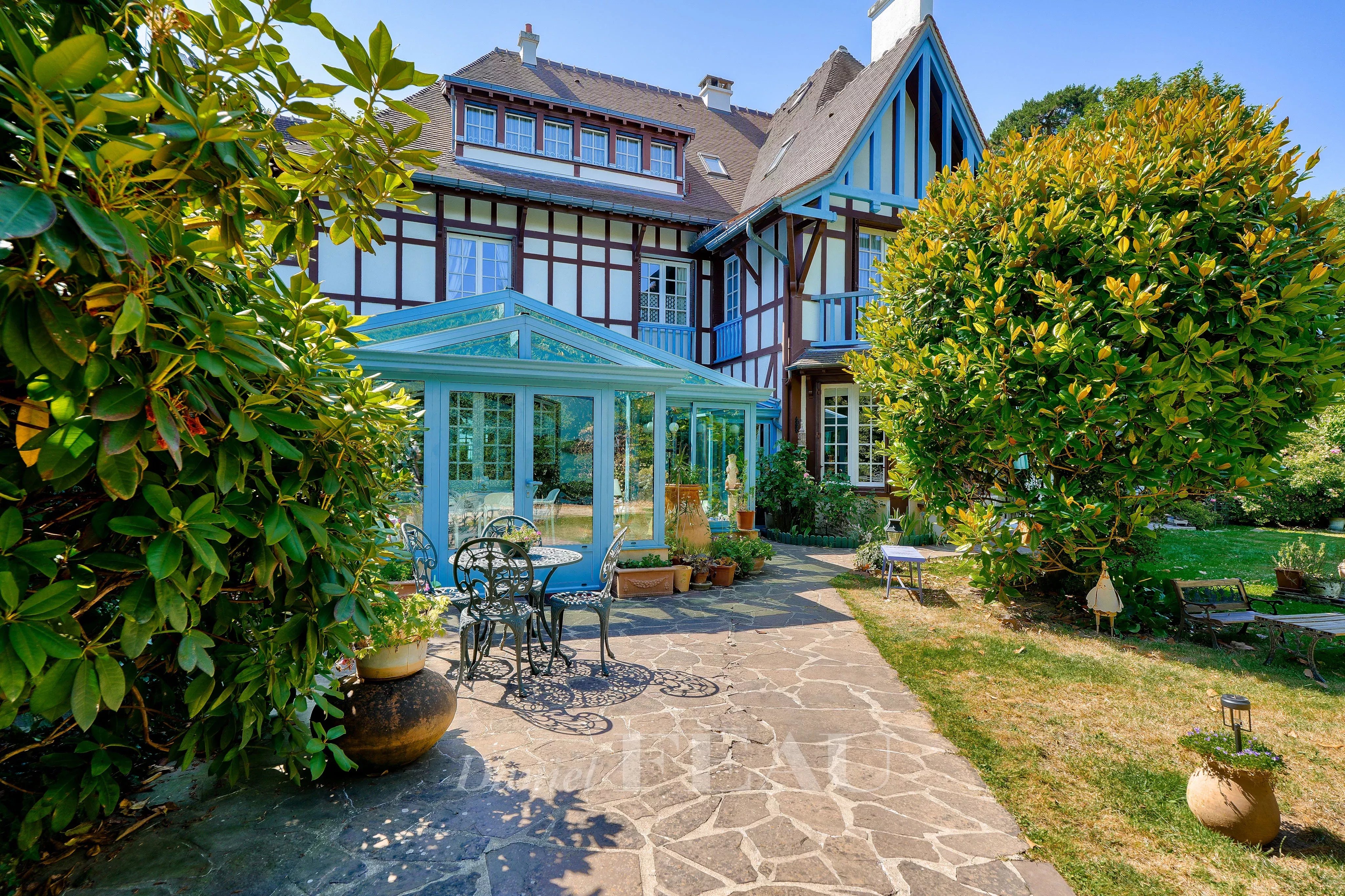 Ville-d'Avray - Limite Marnes-la-Coquette - Maison de style anglo-normand.