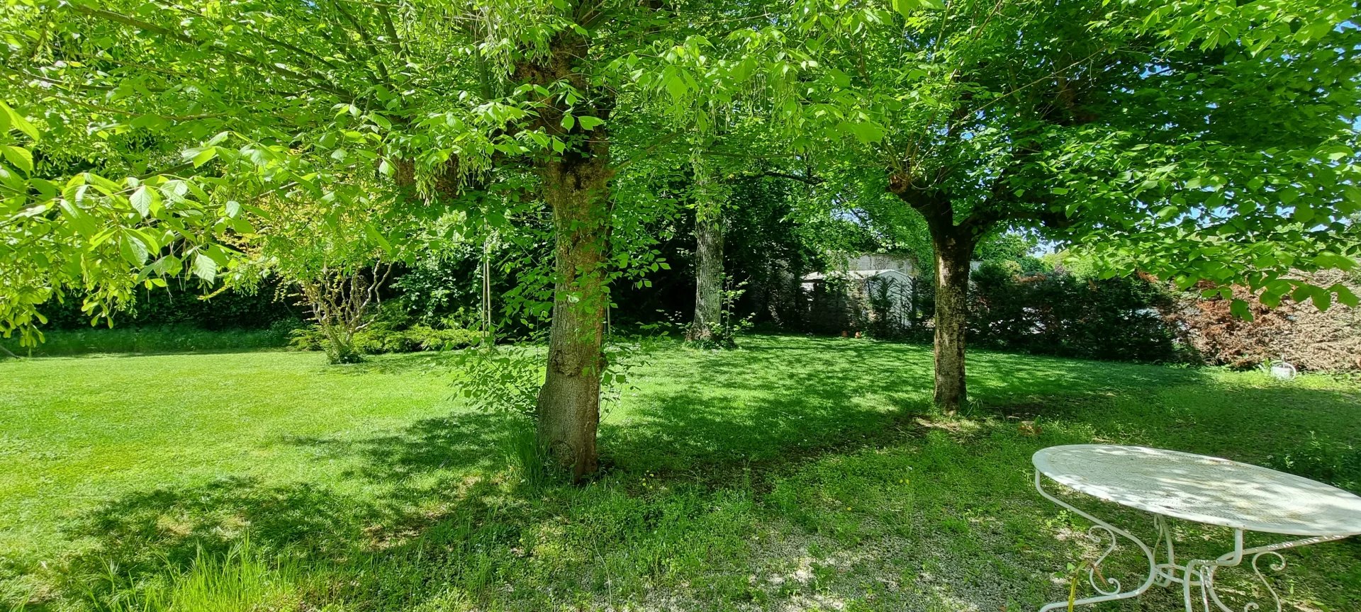 EXCLUSIVITE : PROCHE CENTRE VILLE MAISON COSSUE SUR  JADIN DE 670 m²