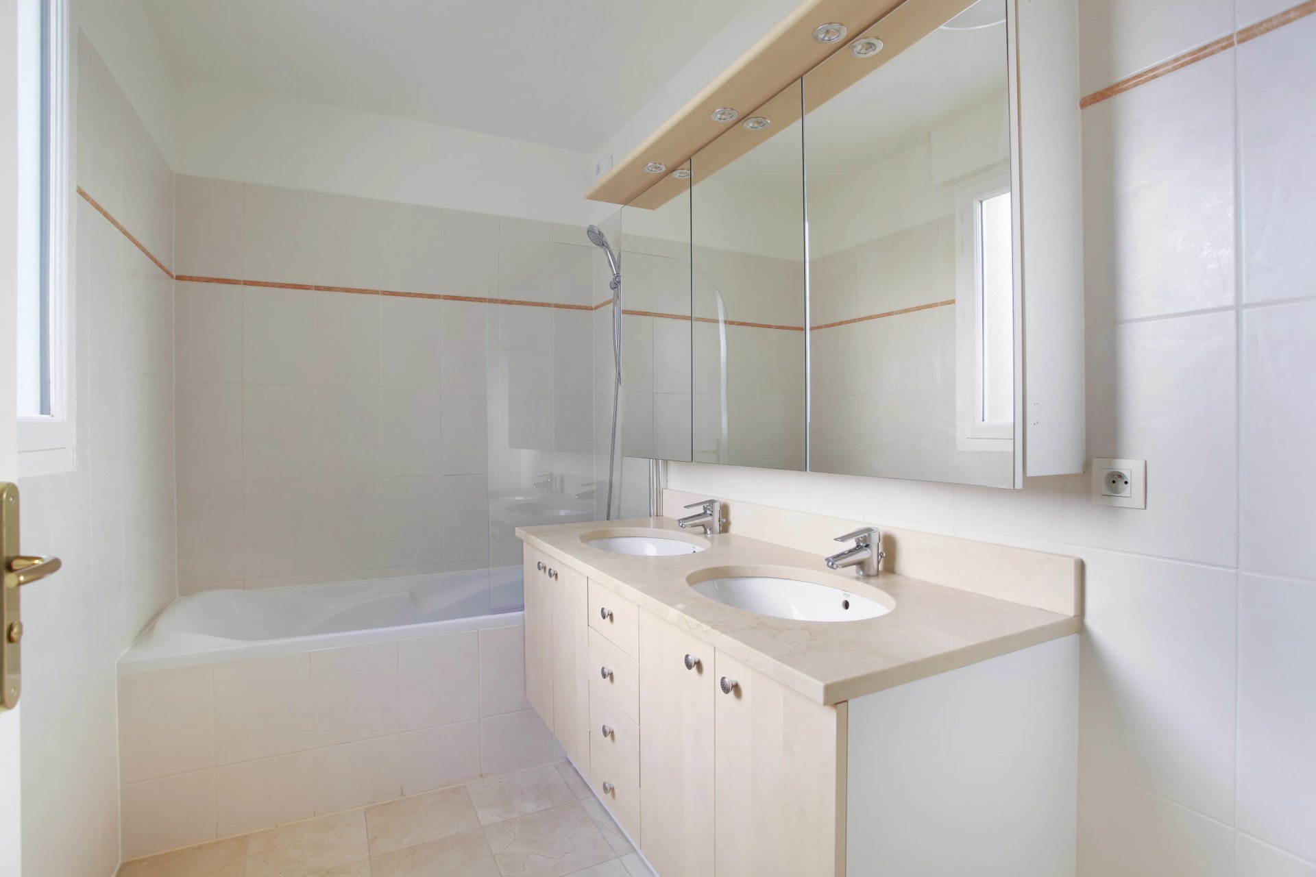 3 Bedroom Villa/Townhouse's Image 9