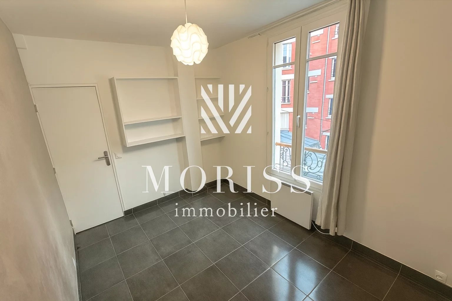 JOLI 2 PIÈCES LUMINEUX / RUE VILLA BIRON / PUCES DE SAINT-OUEN 9 - Image 1