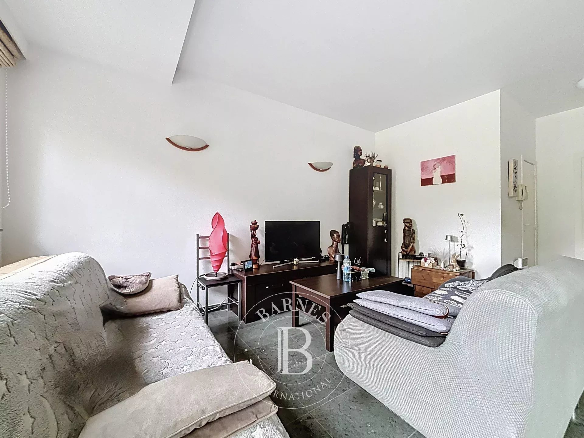 Appartement 1 chambre avec beau jardin + box fermé