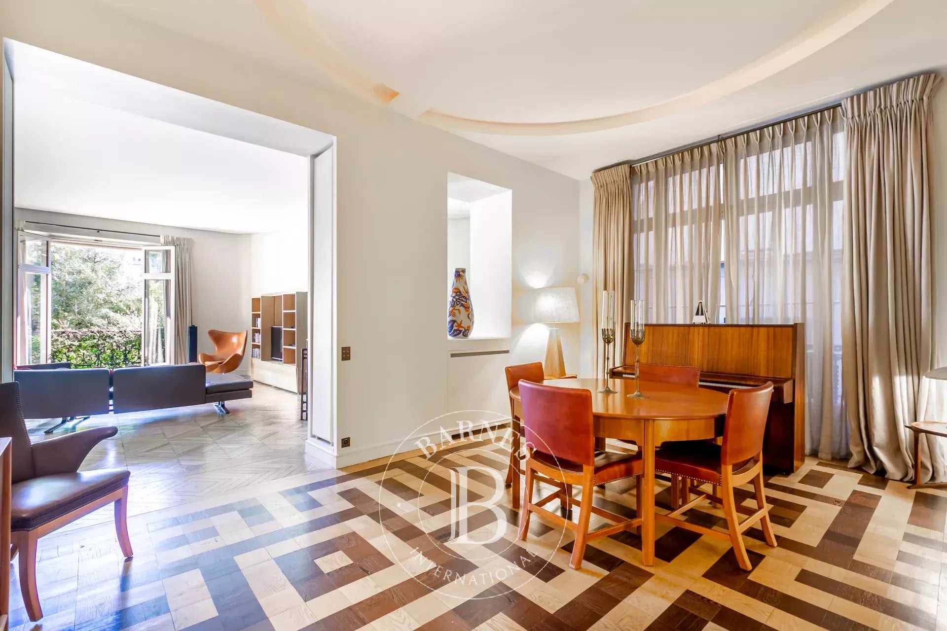 GARDEN-LEVEL DUPLEX - PARIS 16 - ÉTOILE/FOCH